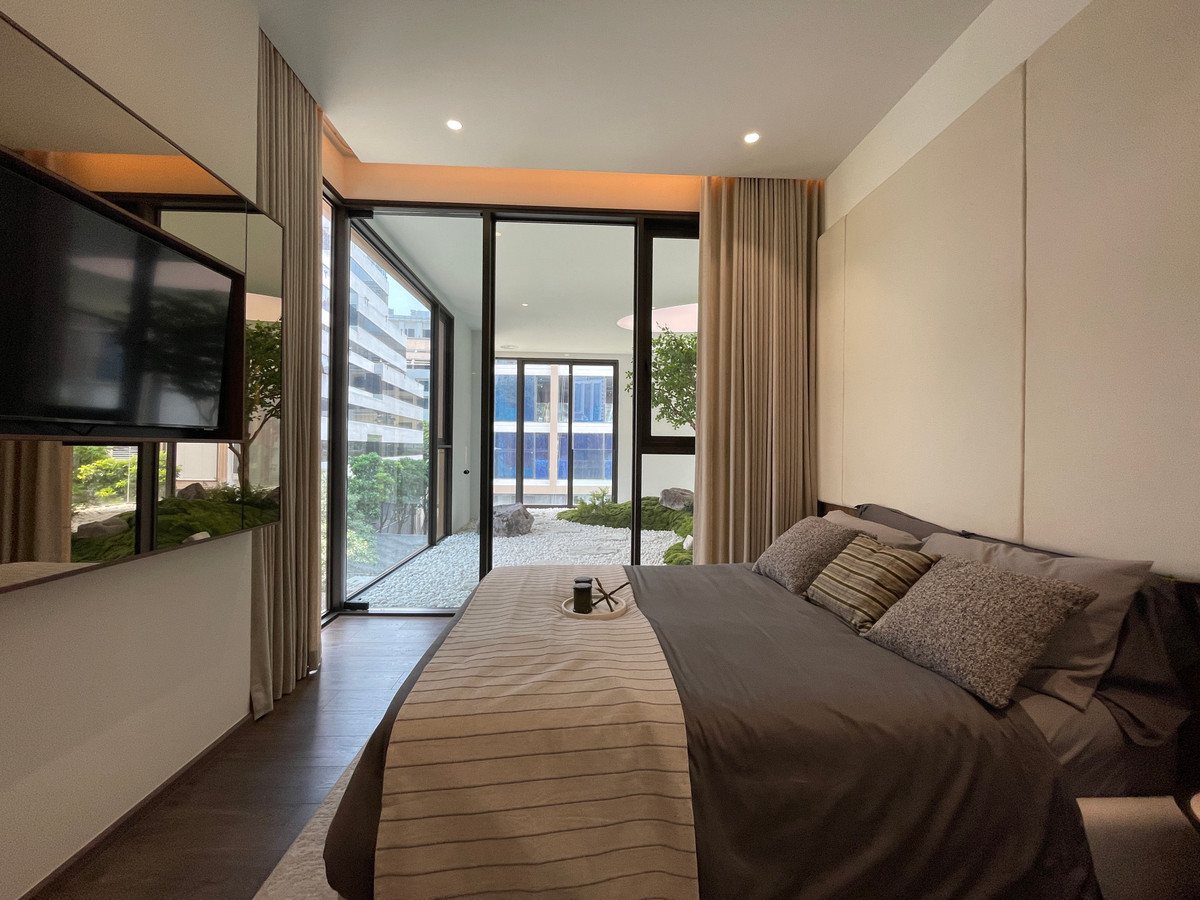 For SaleCondoSilom, Saladaeng, Bangrak : Rare unit for sale 🌳 THE ULTIMATE PARK VIEW | Rare Unit @ROMM CONVENT 🌳2 bedrooms, 2 bathrooms, usable area size 118.15 square meters on the 26th floor that offers a view of the lush Park View in the heart of Bangkok. On the highest potential location, Co