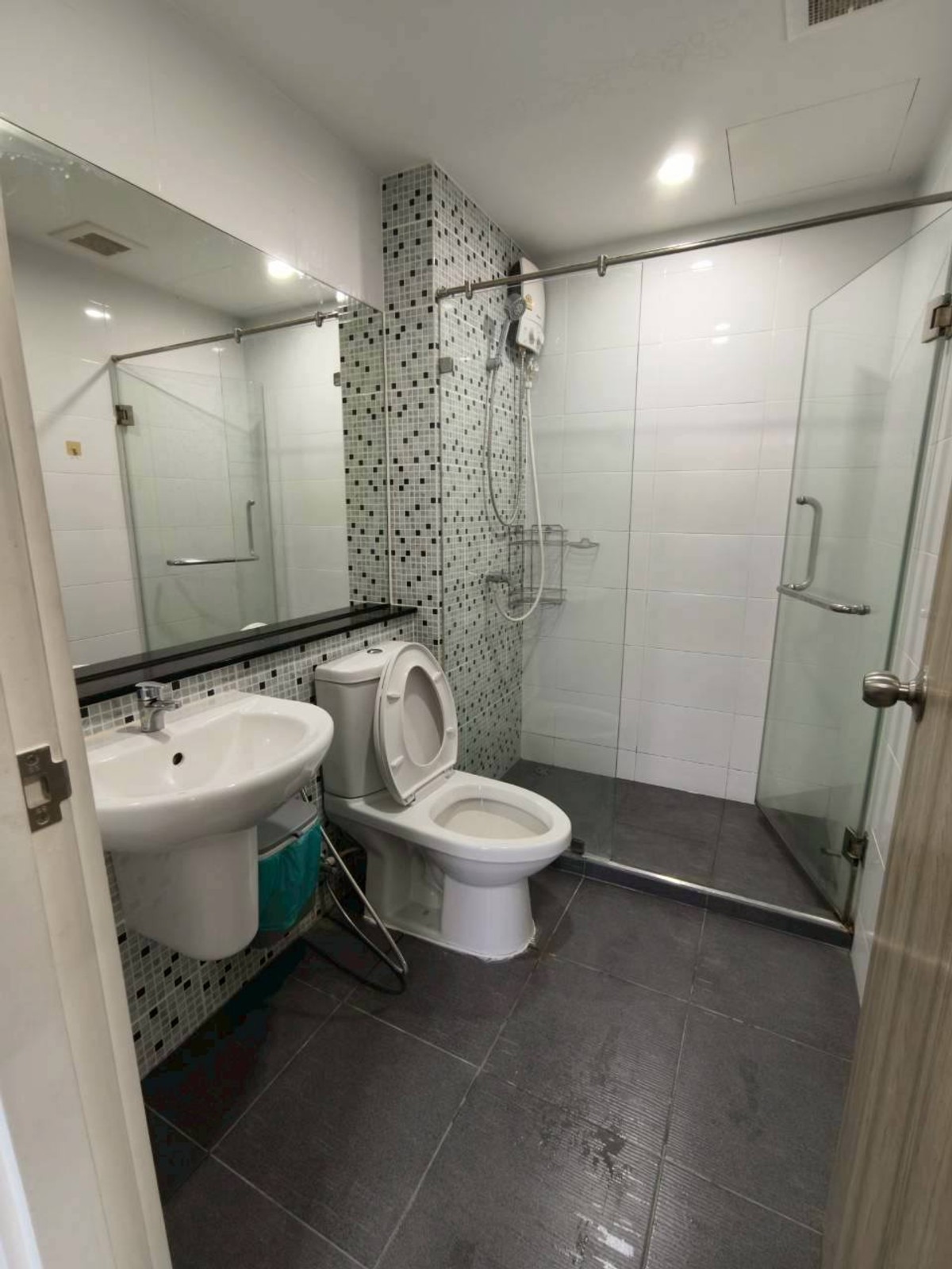 ให้เช่าคอนโดรัชดา ห้วยขวาง : #E322🎉020469 ให้เช่าคอนโด DMARK CONDO SUTTHISAN