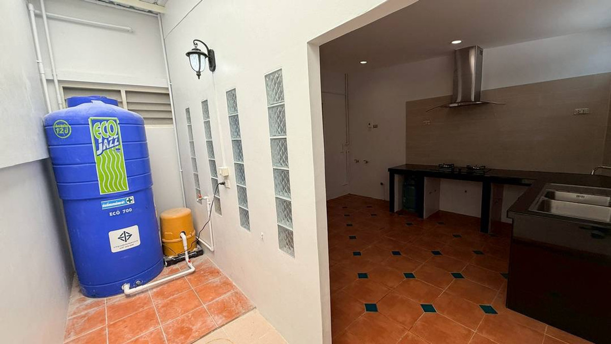 ขายทาวน์โฮมลาดกระบัง สุวรรณภูมิ : ขายด่วน ทฮ 2 ชั้น 3 ห้องนอน รีโนเวทใหม่ทั้งหมด หมู่บ้าน ดิเอ็กคลูซีฟ เฉลิมพระเกียรติ ร.9 ซอย72 ใกล้วงแหวนกาญจนาภิเษก, สนามบินสุวรรณภูมิ (Gant-285)