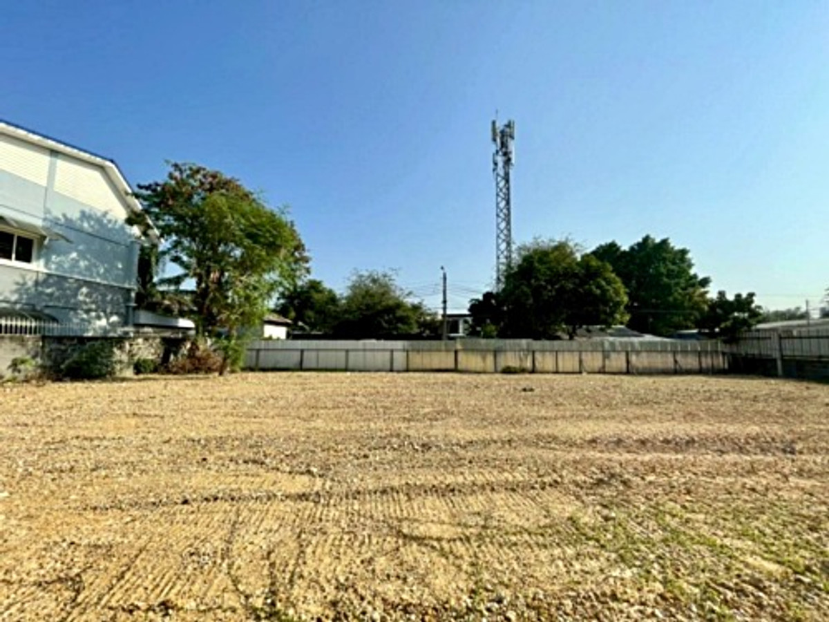 For SaleLandOnnut, Udomsuk : Land for sale, On Nut 17, Intersection 16, very beautiful, already filled, size 201 square wah (N.2060)