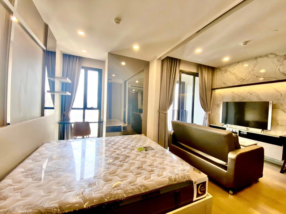 For RentCondoSukhumvit, Asoke, Thonglor : 🔥 Ashton Asoke, very beautiful room! 1 bedroom, 35 sq m, next to MRT Sukhumvit 0 meters, only 35,000/month, room ready to move in, open city view, high floor.