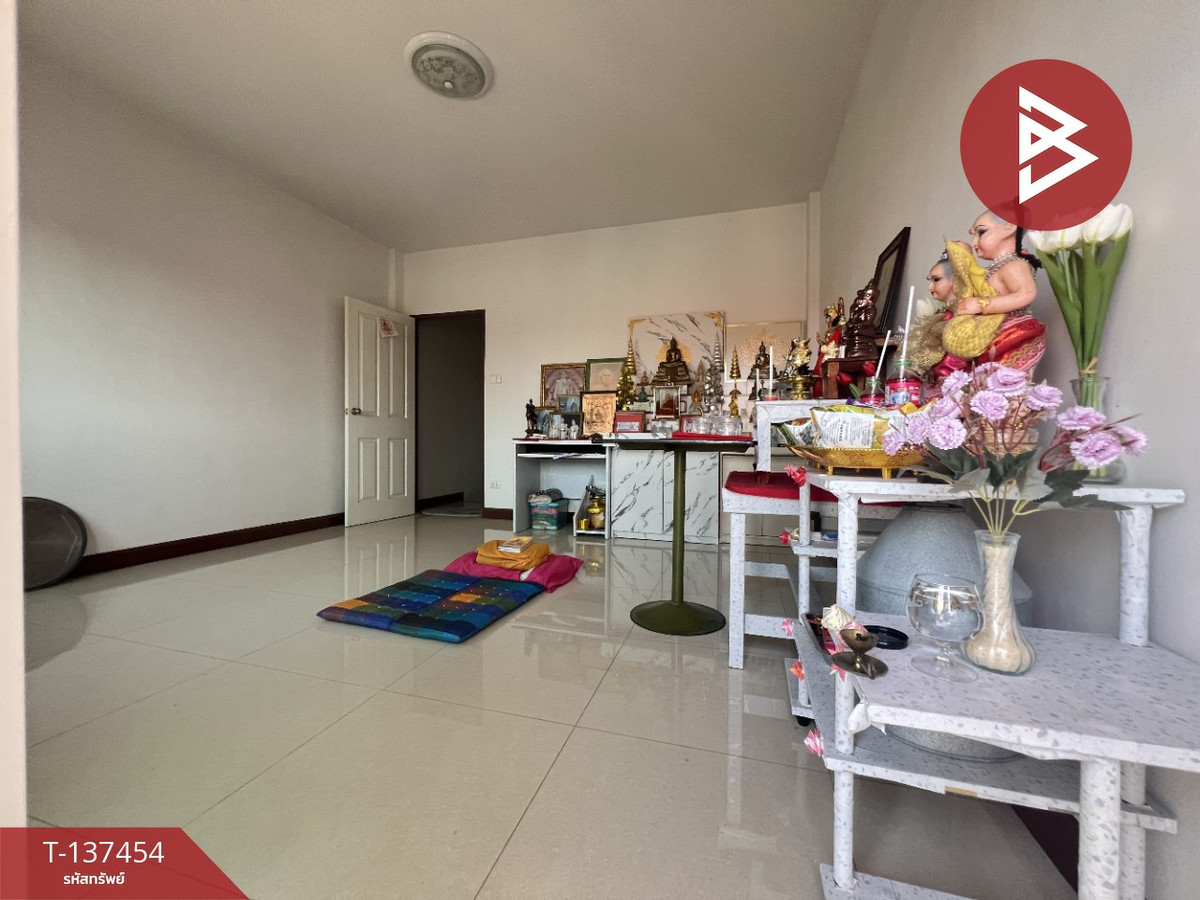 For SaleTownhomeSamut Prakan,Samrong : Townhouse for sale Manthakarn Ville Village, Bang Phli-Tamru, Samut Prakan