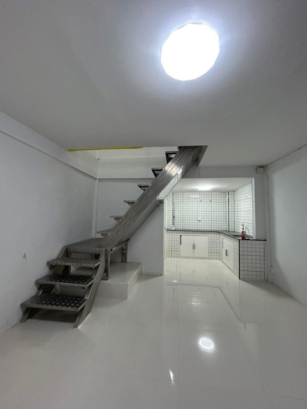 ให้เช่าทาวน์โฮมลาดพร้าว101 แฮปปี้แลนด์ : ให้เช่าบ้านใกล้รถไฟฟ้า บ้านเช่าลาดพร้าว บ้านเช่าราคาถูก 2นอน 2น้ำ 2ห้องอเนกประสงค์ เหมาะทำเป็นออฟฟิศ หรืออยู่อาศัยครอบครัวเล็กๆ รับสัตว์เลี้ยง