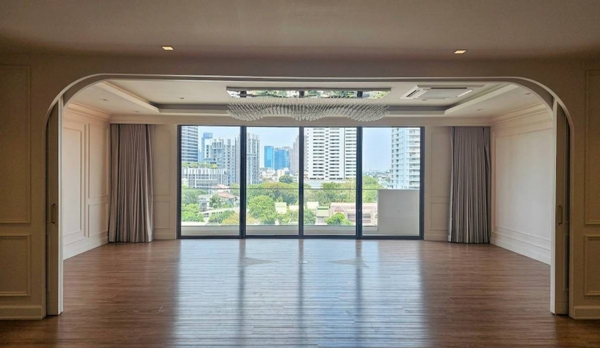 For RentCondoOnnut, Udomsuk : Spacious 3-Bedroom condo, 345 sqm, prime Ekkamai location