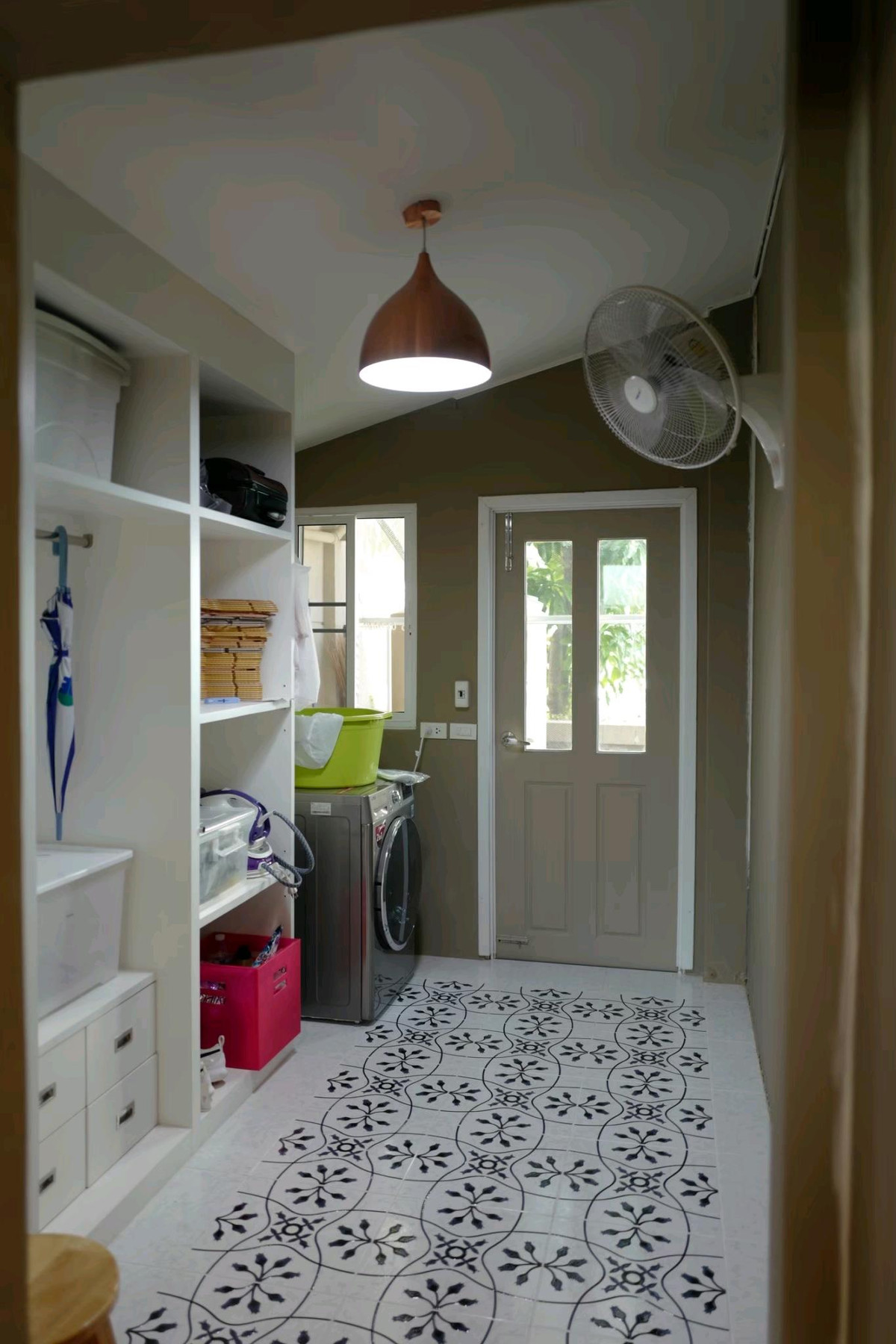 ขายบ้านปทุมธานี รังสิต ธรรมศาสตร์ : ขาย หมู่บ้าน ลัดดารมย์ ติวานนท์

บิ้วอินทุกห้อง 
แบบบ้าน Vermont ที่ดิน 60.4 ตร.วา 
พื้นที่ใช้สอย 188 ตร.ม. 
🏡4 ห้องนอน 3 ห้องน้ำ 
🚗🚗🚗3 ที่จอดรถ 

🗯ชั้น 2 จริงๆ  3 ห้องนอน แต่ทุบ 2 ห้อง รวมเป็น master bed 1 ห้อง/ กับห้องเด็กอีก 1 ห้อง  ห้องน้ำ 2  

