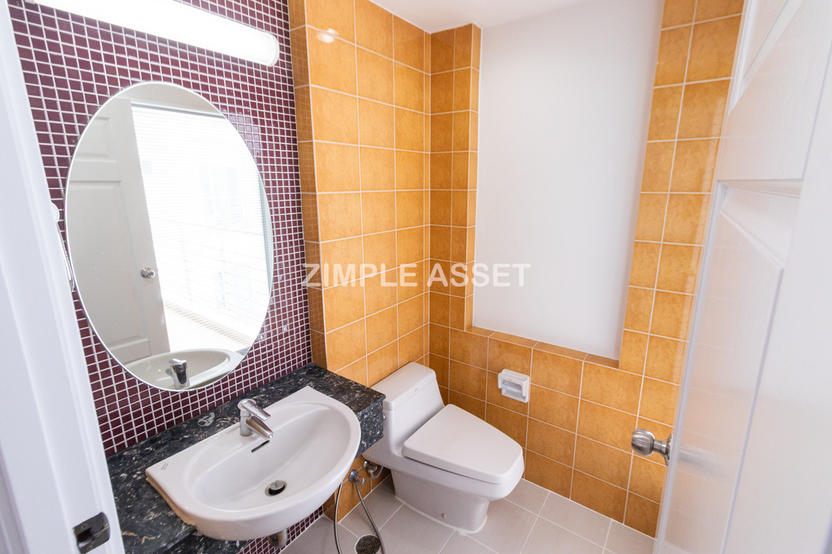 For RentSukhumvit, Asoke, Thonglor : Line ID: @zimple_asset  A luxurious residential in Sukhumvit 24. Fully furnished with complete facilities, offering a comfortable “home-like” atmosphere in a prime location with convenient access to BTS and shopping center. Pet friendly🐶