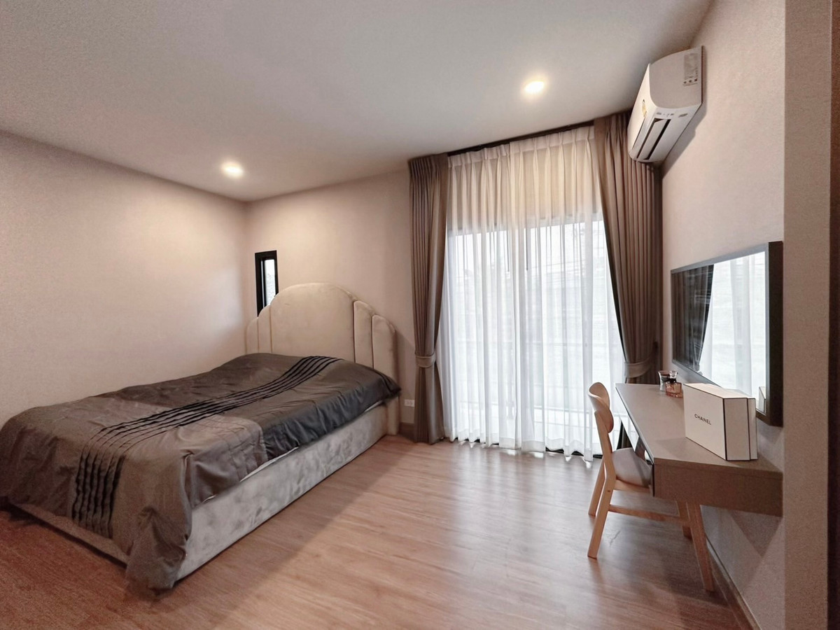 ขายบ้านสมุทรปราการ สำโรง : ขาย บ้านสวยบรรยากาศสวยน่าอยู่ ต่อเติมด้วยคุณภาพดี ทำเลดี โครงการดี อยู่หน้าสวนสวย+สนามเด็กเล่น ติดกับหอนาฬิกา Big Ben ถนนกว้าง เพื่อนบ้านดีซ้ายขวา ดีมาก เจอแบบนี้ ดีกว่าถูกหวย