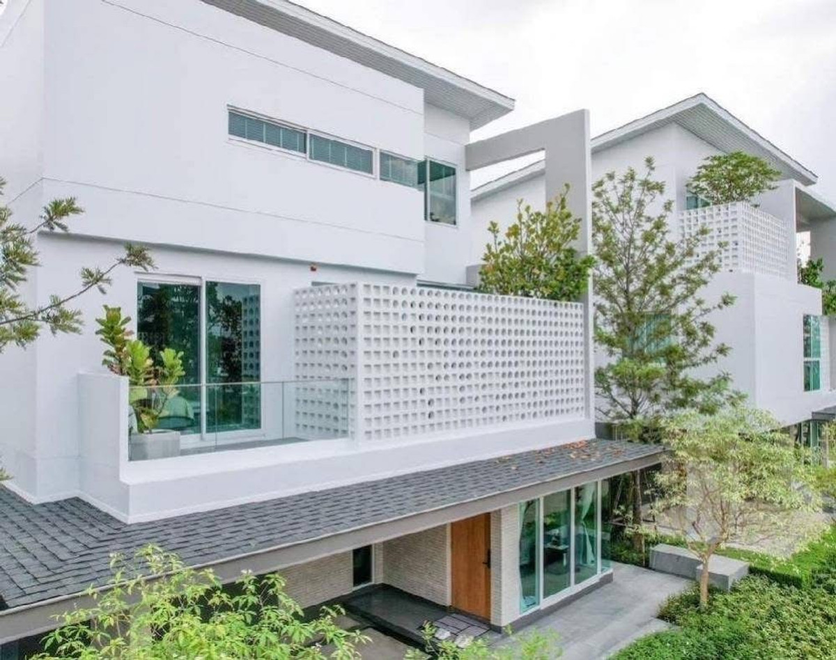 HousePattanakan, Srinakarin : For sale/rent Nirvana Absolute Krungthepkreetha new house near clubhouse.