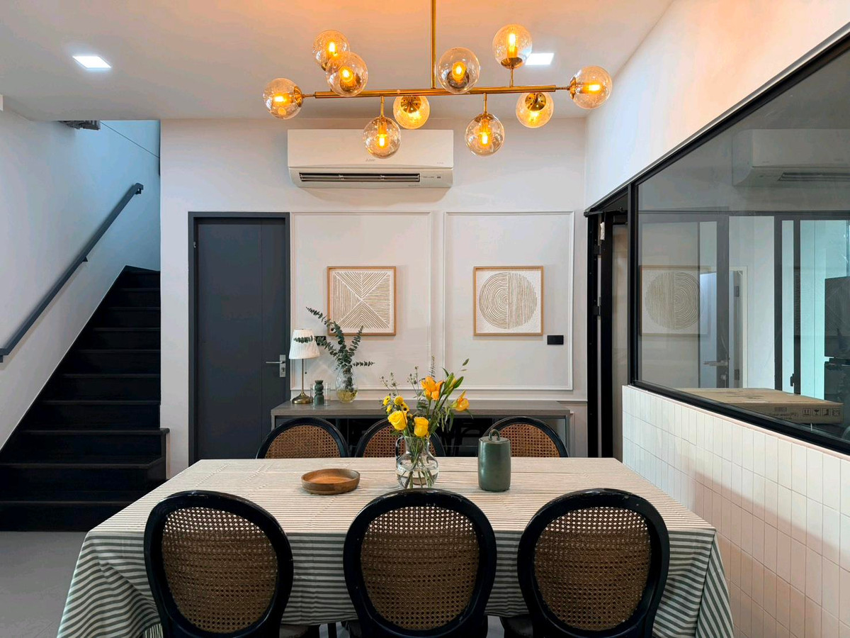 ทาวน์โฮมบางนา แบริ่ง ลาซาล : ขายด่วน / ให้เช่า วีเว่ บางนา กม.7
Tel: 083-966-3665 