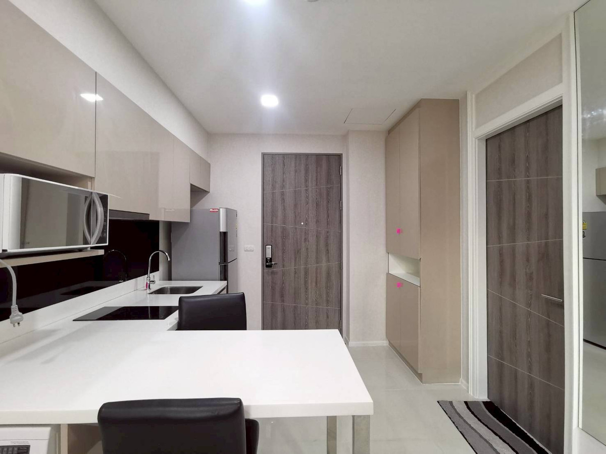 คอนโดสุขุมวิท อโศก ทองหล่อ : ขาย/ให้เช่าคอนโดมิเนียม ทราพีโซ สุขุมวิท 16 ใกล้ MRT ศูนย์การประชุมแห่งชาติสิริกิติ์ (N.2045)