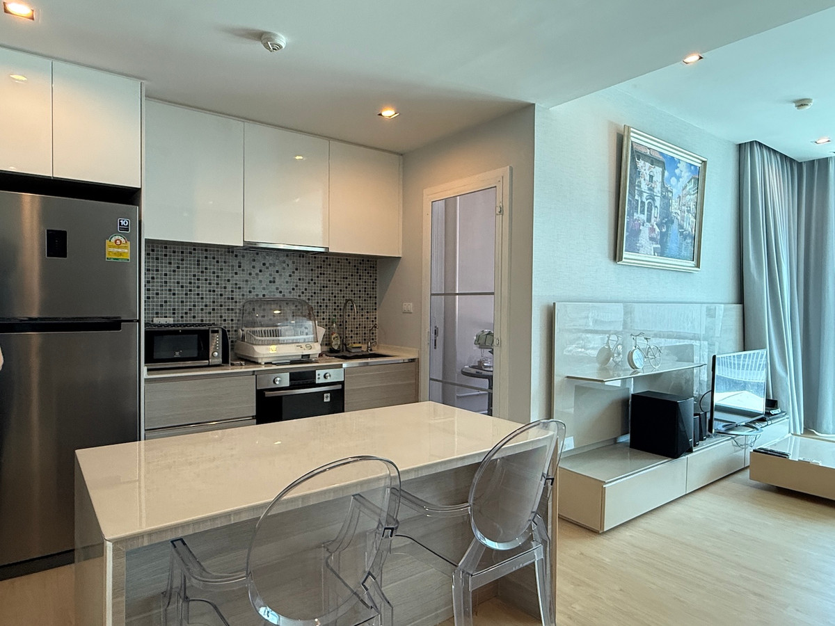 ขายคอนโดสุขุมวิท อโศก ทองหล่อ : คอนโด 1 ห้องนอน 51 ตร.ม. ชั้นไม่สูง วิวสวน ใกล้ BTS อโศก & MRT