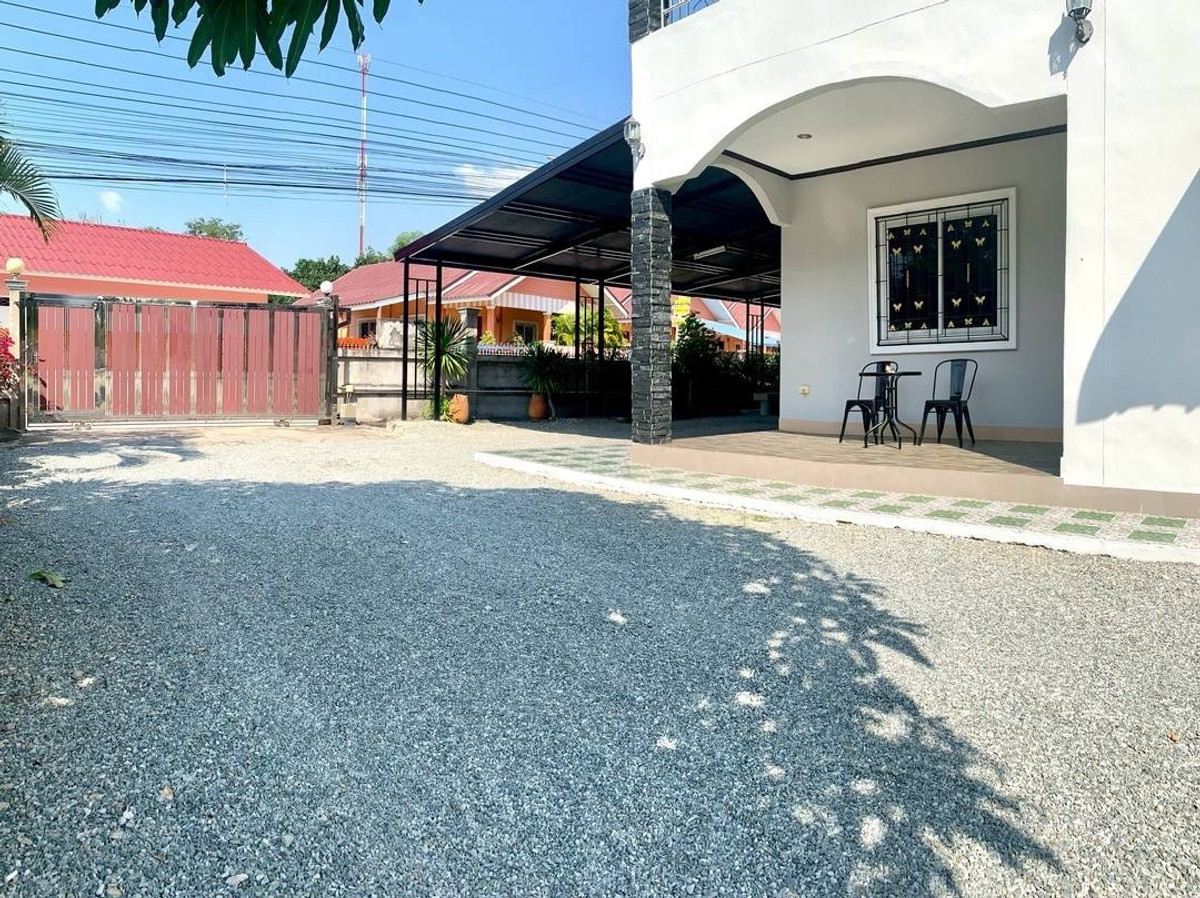 For SaleHousePattaya, Bangsaen, Chonburi : Single house for sale Two houses in the same area Near Jomtien Beach, Pattaya, 200 sq m, 5 bedrooms, 4 bathrooms