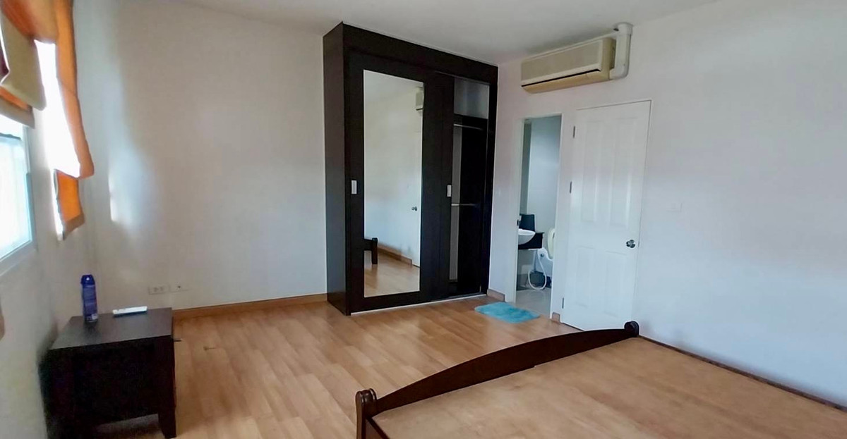 For SaleTownhomePattanakan, Srinakarin : Varodom Place Srinakarin - On Nut / 3 Bedrooms (FOR SALE) GNG032