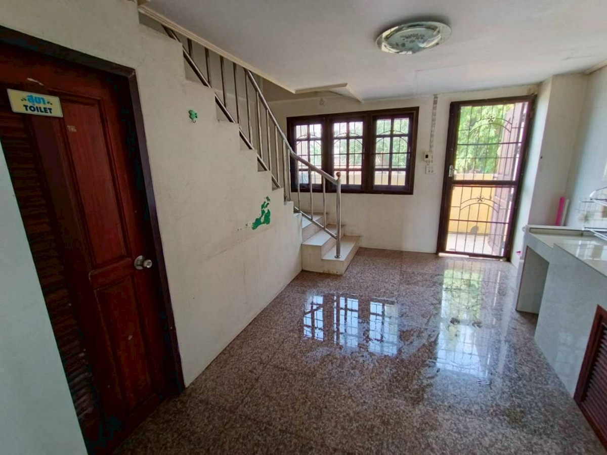 ขายอาคารพาณิชย์ปทุมธานี รังสิต ธรรมศาสตร์ : อาคารพาณิชย์ 3 ชั้น หมู่บ้านพูลผล ถนนพหลโยธิน ตำบลคูคต อำเภอลำลูกกา จังหวัดปทุมธานี