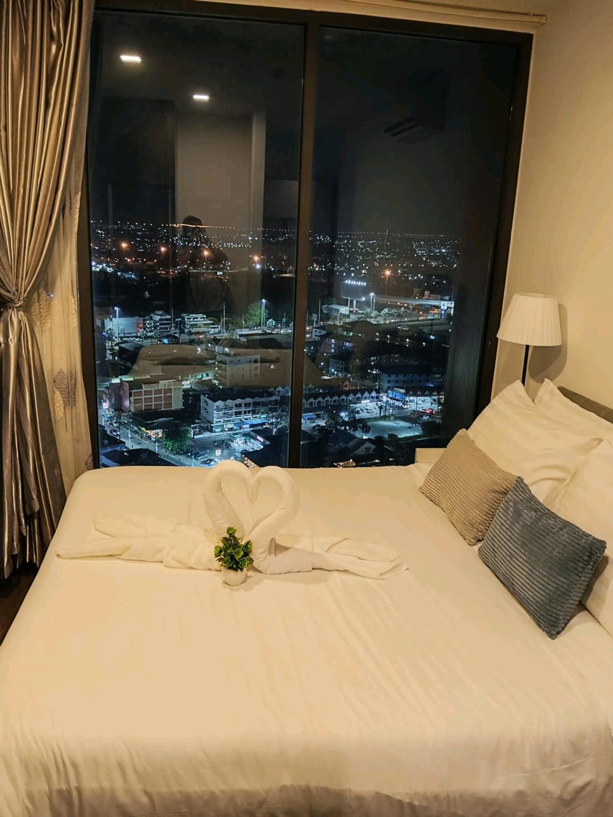 ให้เช่าคอนโดพัทยา บางแสน ชลบุรี สัตหีบ : Posh Pattaya​ ห้องมุม วิวทะเล+city