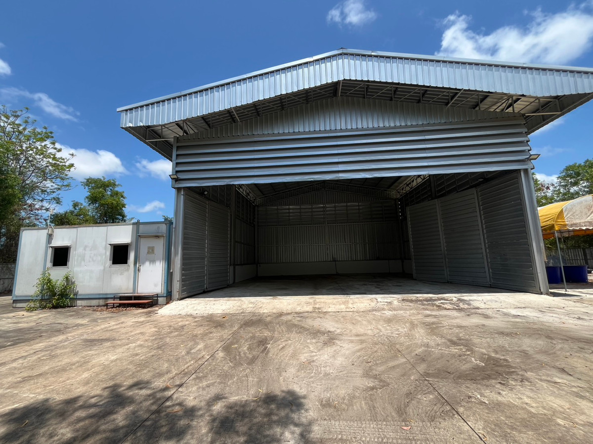 For RentWarehouseHatyai Songkhla : Warehouse for rent in Songkhla, prime location, next to the main road, near Ko Yo intersection, suitable for a warehouse / distribution center / logistics business.
