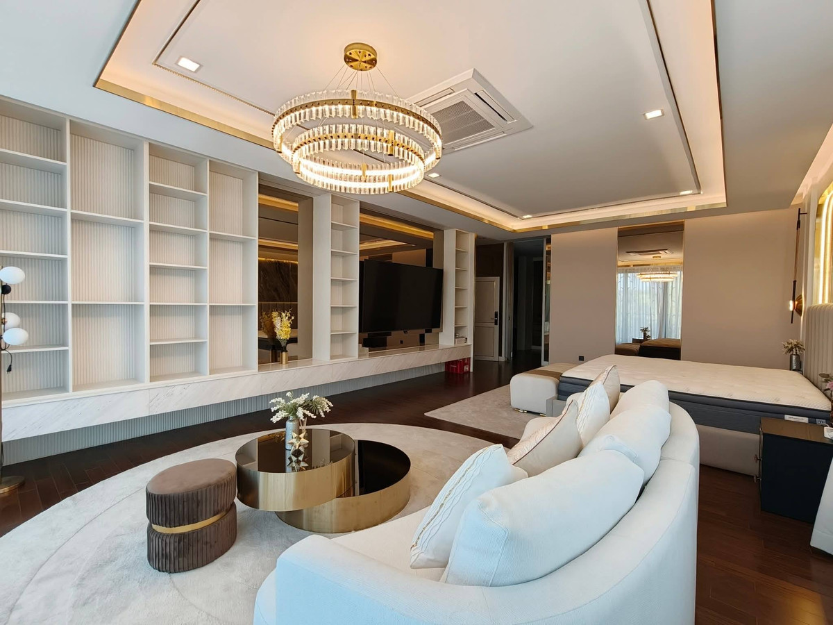 ขายบ้านพัฒนาการ ศรีนครินทร์ : Grand Bangkok Boulevard East Rama 9 บ้านเดี่ยวหรู 3 ชั้น พื้นที่ใช้สอย 827 ตร.ม. พร้อมเฟอร์นิเจอร์ทั้งหลัง Please call: 082-894-4624