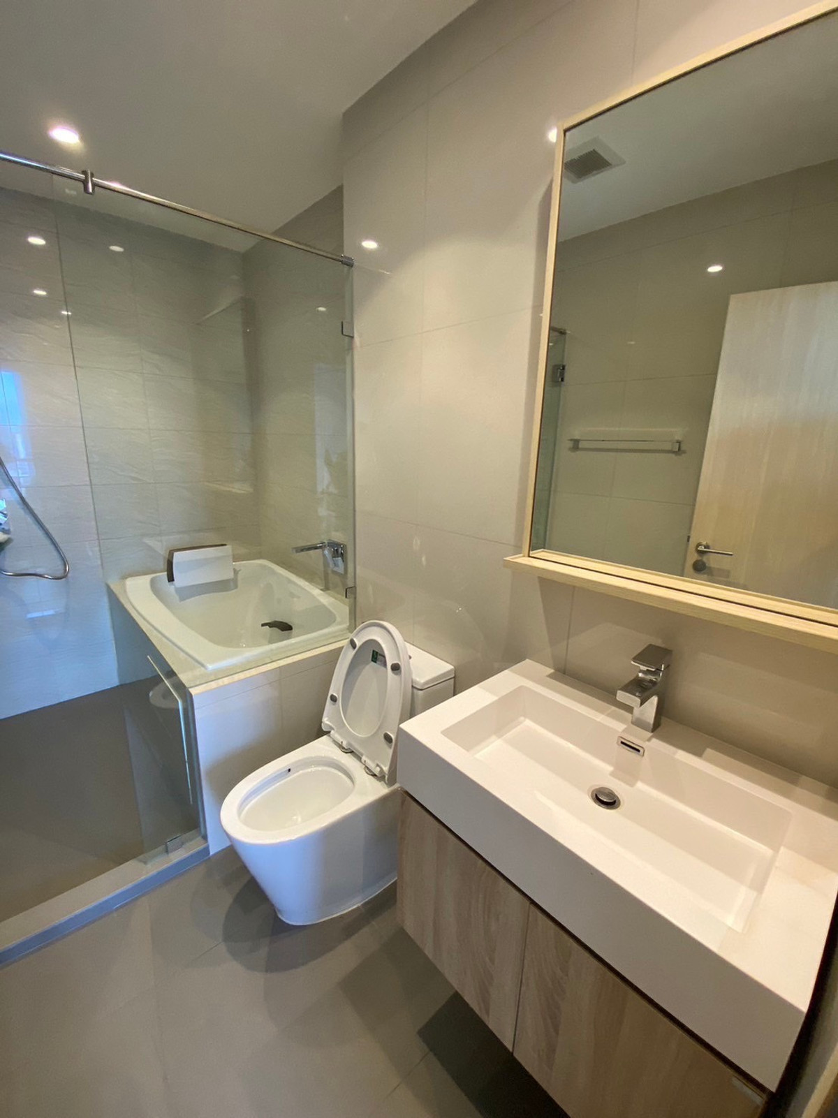 For RentCondoSukhumvit, Asoke, Thonglor : Condo for rent Maru Ekkamai 2 (pets allowed), 2 bedroom condo, fully furnished, ready to move in, close to BTS Ekkamai only 450 meters!!