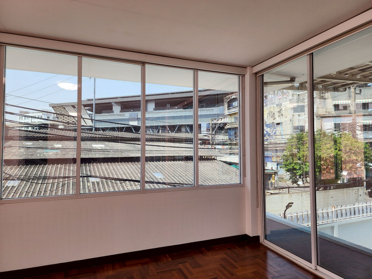 ขายบ้านนวมินทร์ รามอินทรา : ขายที่ดินพร้อมบ้านออฟฟิศ 378 ตร.วา แปลงมุม ติดรถไฟฟ้าสายสีชมพู สถานี กม.6 