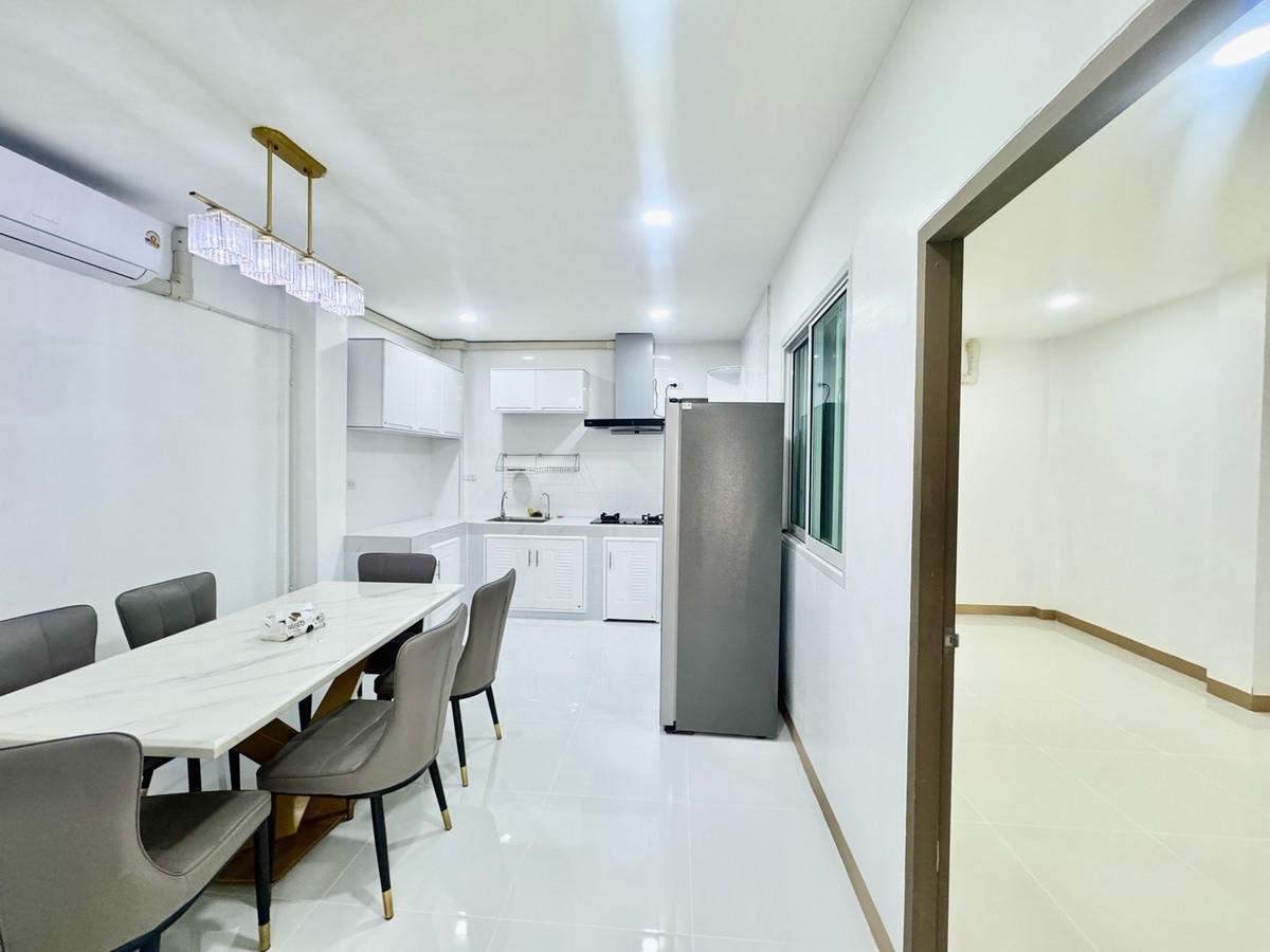 For RentHouseRatchadapisek, Huaikwang, Suttisan : 🌈Townhouse 2 floors, 5Bed 2Bath, Charoen 29, Ratchada 18, Huai Khwang, new house, available, ready to move in🔆