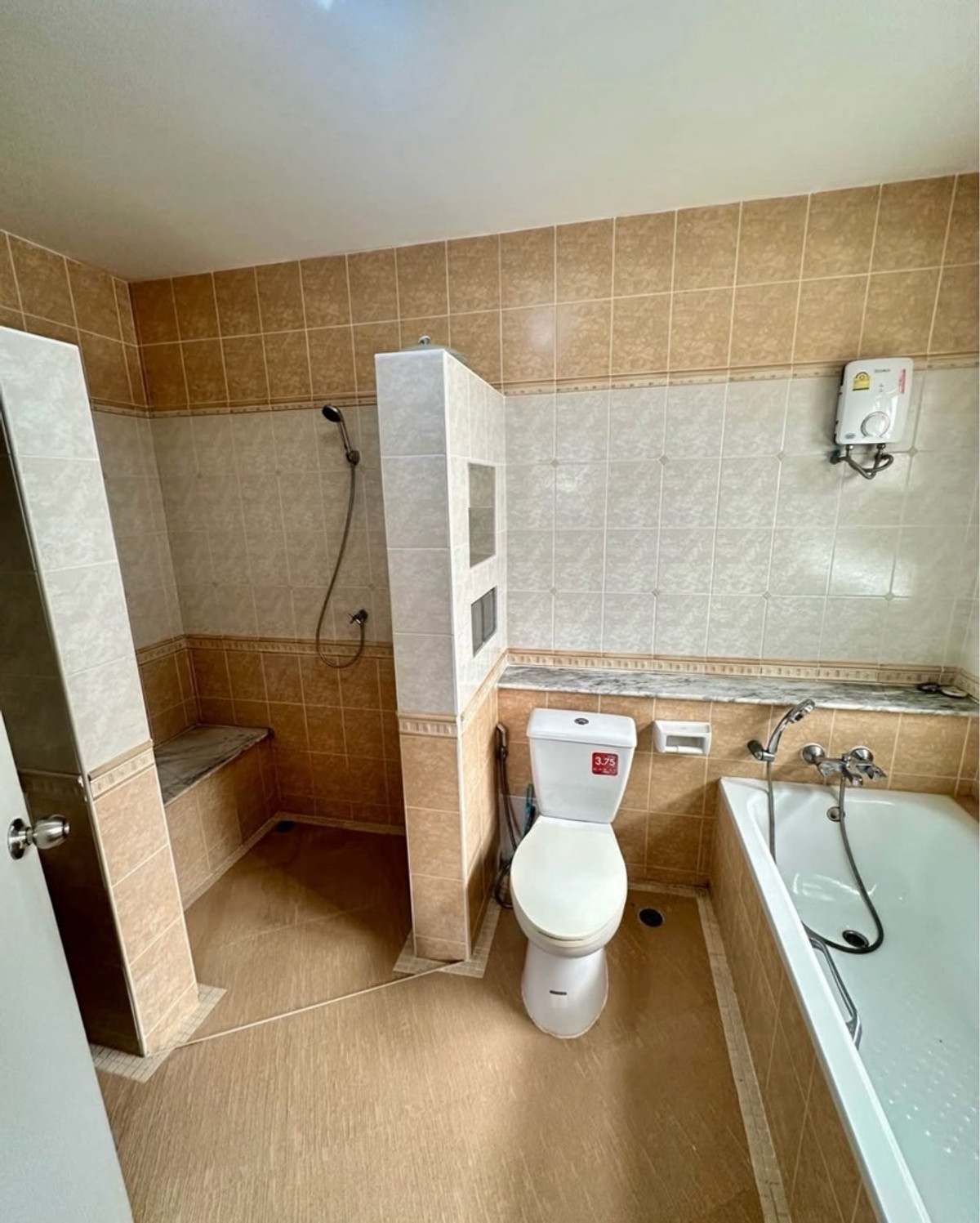 For RentHouseChaengwatana, Muangthong : 2-story detached house for rent, Chuan Chuen Khae Rai project, Nonthaburi Bypass Road 15, house in good condition, pets allowed.