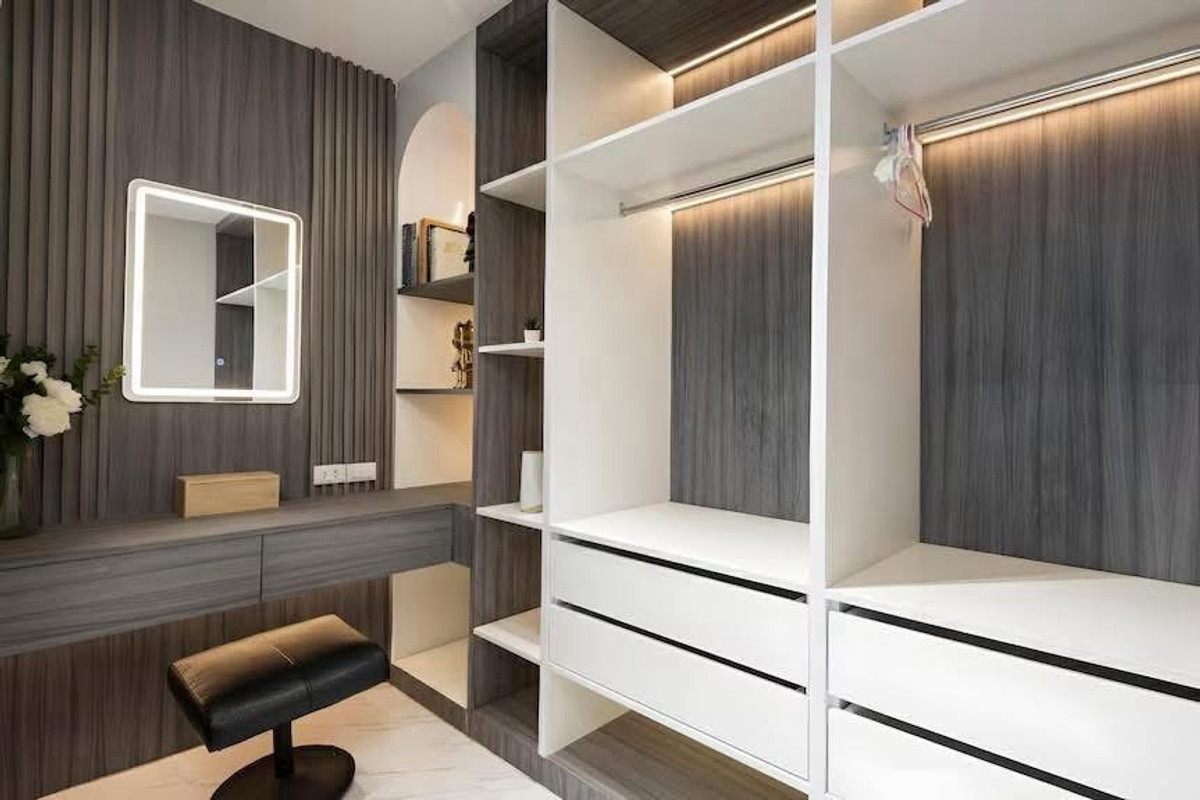 ให้เช่าบ้านรัชดา ห้วยขวาง : ปล่อยเช่าบ้าน 2 ชั้น หลังมุม ขนาด 36 ตรว. 300 ตรางเมตร ซอยรัชดา 18 บ้านสวยตกแต่งใหม่ เฟอร์นิเจอร์ครบพร้อมอยู่ ในหมู่บ้าน ปลอดภัยไม่มีโจร เพื่อนบ้านดีไม่มีปัญหา จอดรถหน้าบ้านได้ 1-2 คัน
