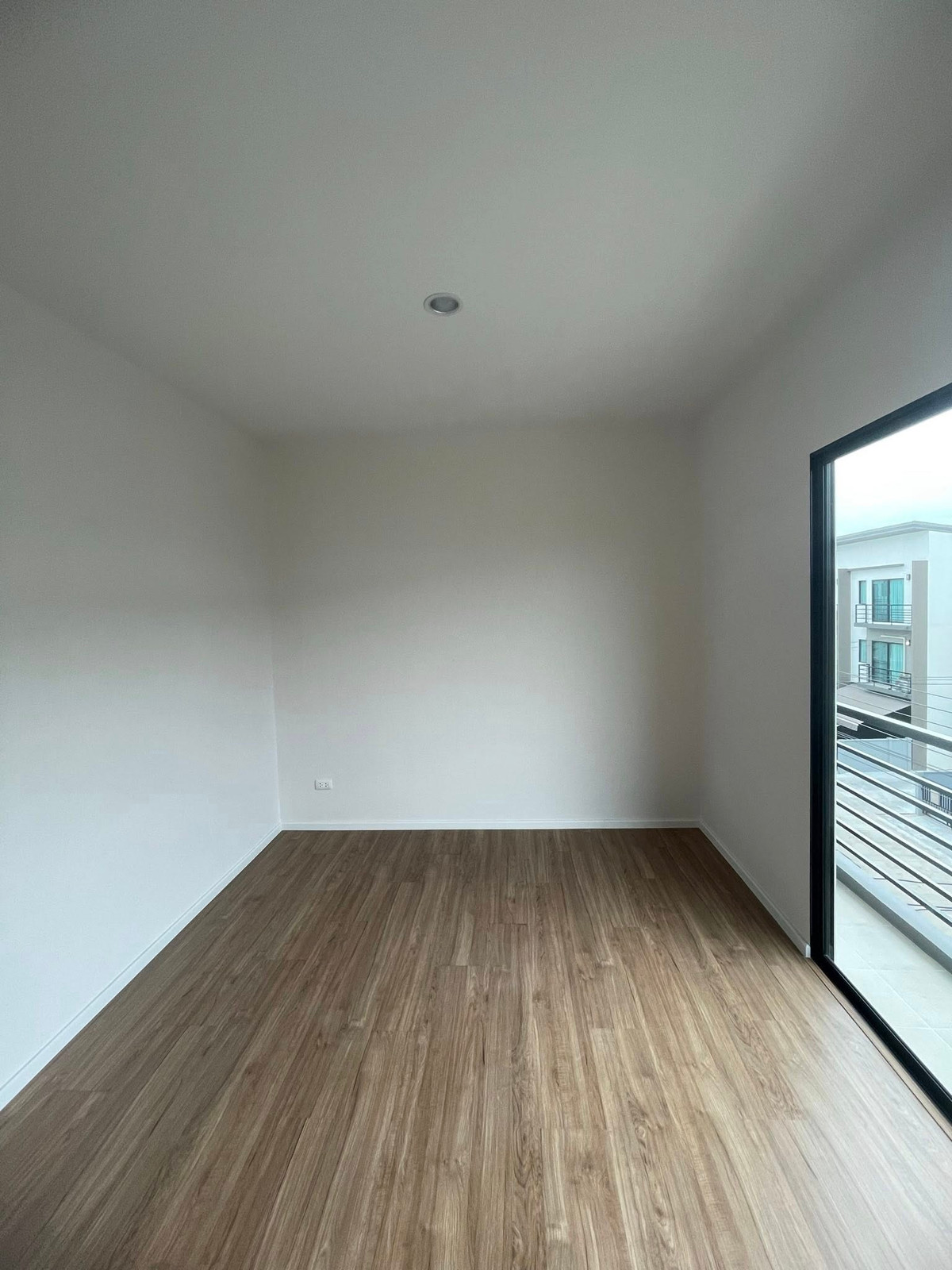 ให้เช่าทาวน์โฮมนวมินทร์ รามอินทรา : #E300 🎉010469 ให้เช่าบ้าน Baan Klang Mueng Ramintra