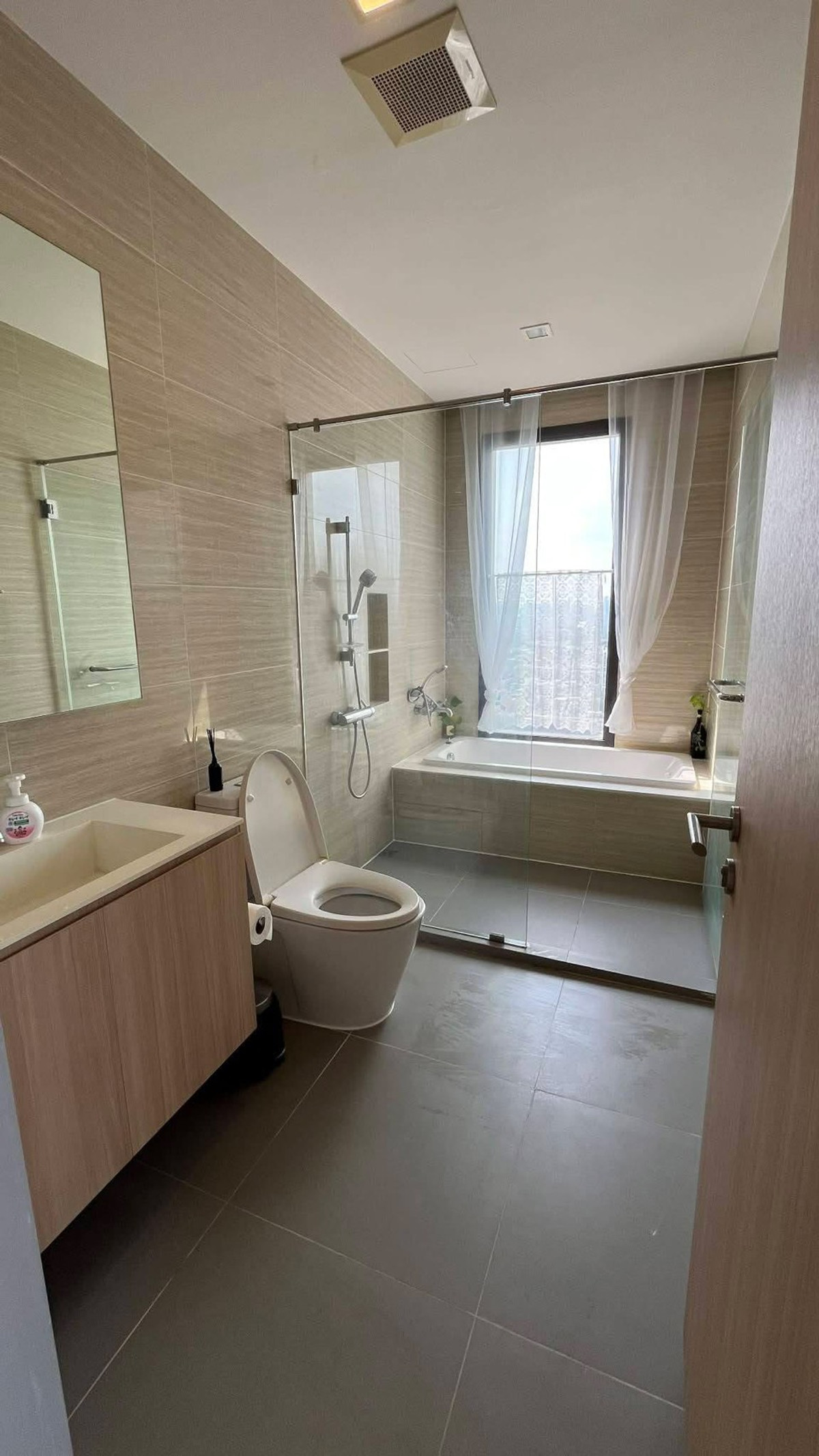 ขายคอนโดสะพานควาย จตุจักร : FQ ขายคอนโด M Jatujak (Pet Friendly) ราคา 18,500,000 บาท [MKs260401]