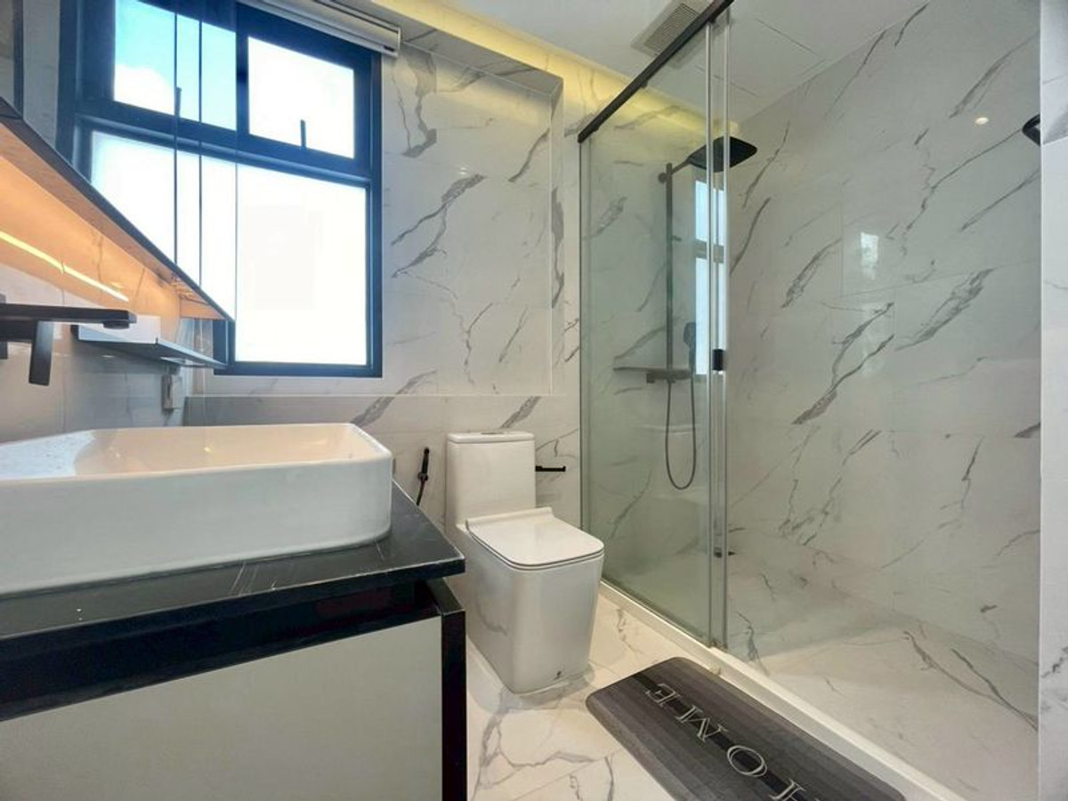 For RentCondoRatchathewi,Phayathai : FOR RENT ：The Room Phayathai 🔥PRICE 🔥Price 37,500 baht/month🔥 🎈Type : 2 bedrooms, 2 bathrooms