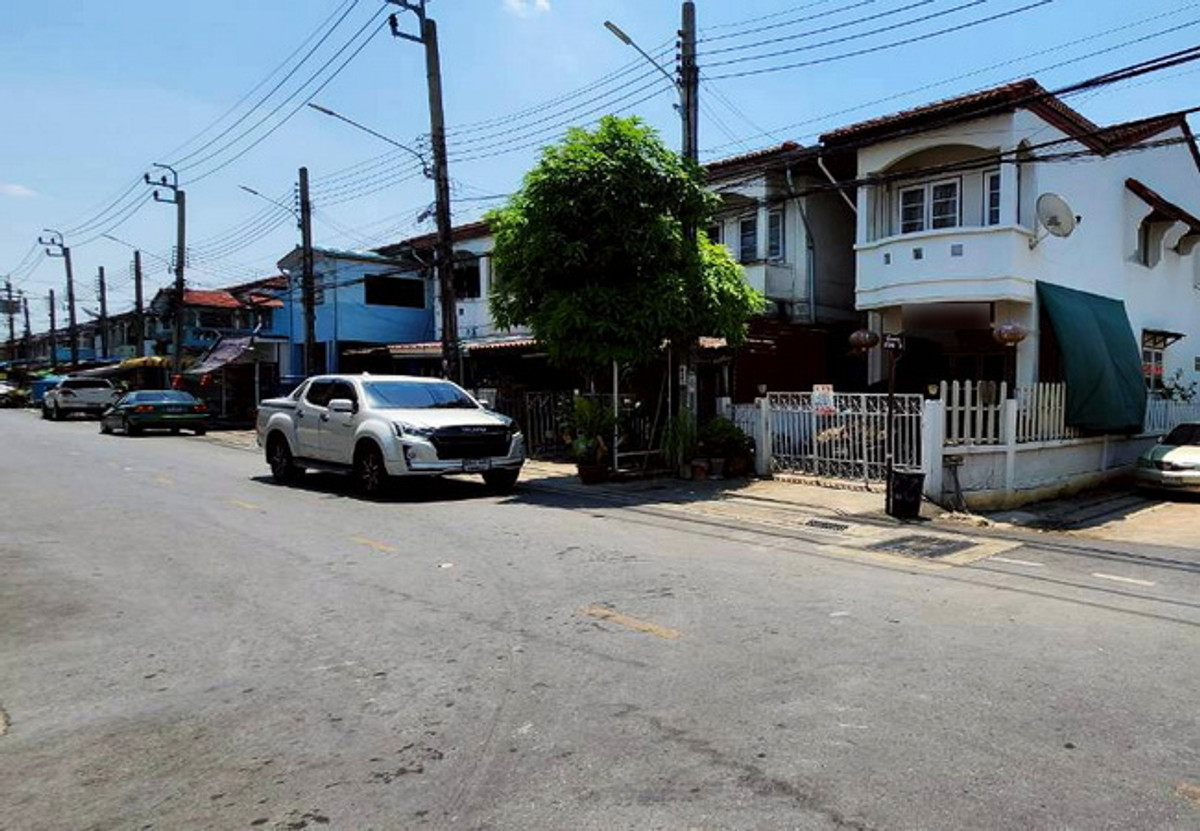 ขายทาวน์โฮมแจ้งวัฒนะ เมืองทอง : ขายทาวน์เฮ้าส์ หมู่บ้านเปี่ยมสุข ปากเกร็ด ซอยวัดกู้ เนื้อที่ 28.8 ตร.ว. 2 ชั้น 2 นอน 2 น้ำ ราคาต่อรองได้