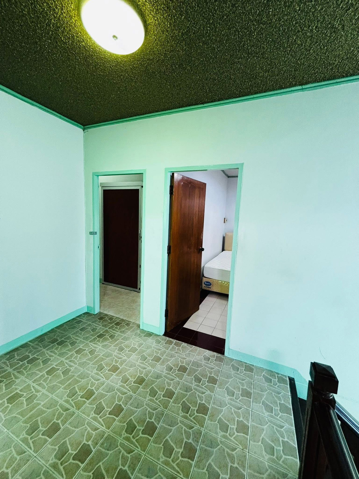 ให้เช่าบ้านโชคชัย4 ลาดพร้าว71 : ให้เช่าบ้านใกล้รถไฟฟ้า สถานีโชคชัย4 ใกล้โรงบาลเปาโล ถนนโชคชัย4 บ้านเดี่ยว2ชั้น หลังมุม 4นอน 2น้ำ 3ที่จอดรถ ตกแต่งครบพร้อมอยู่