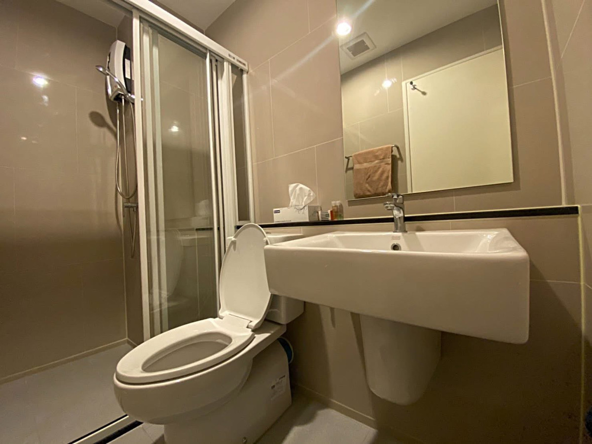 For RentCondoThaphra, Talat Phlu, Wutthakat : ⭐️ Aspire Sathorn - Ratchaphruek ⭐️1 bedroom, 1 bathroom, beautifully decorated room. There are electrical appliances ready.