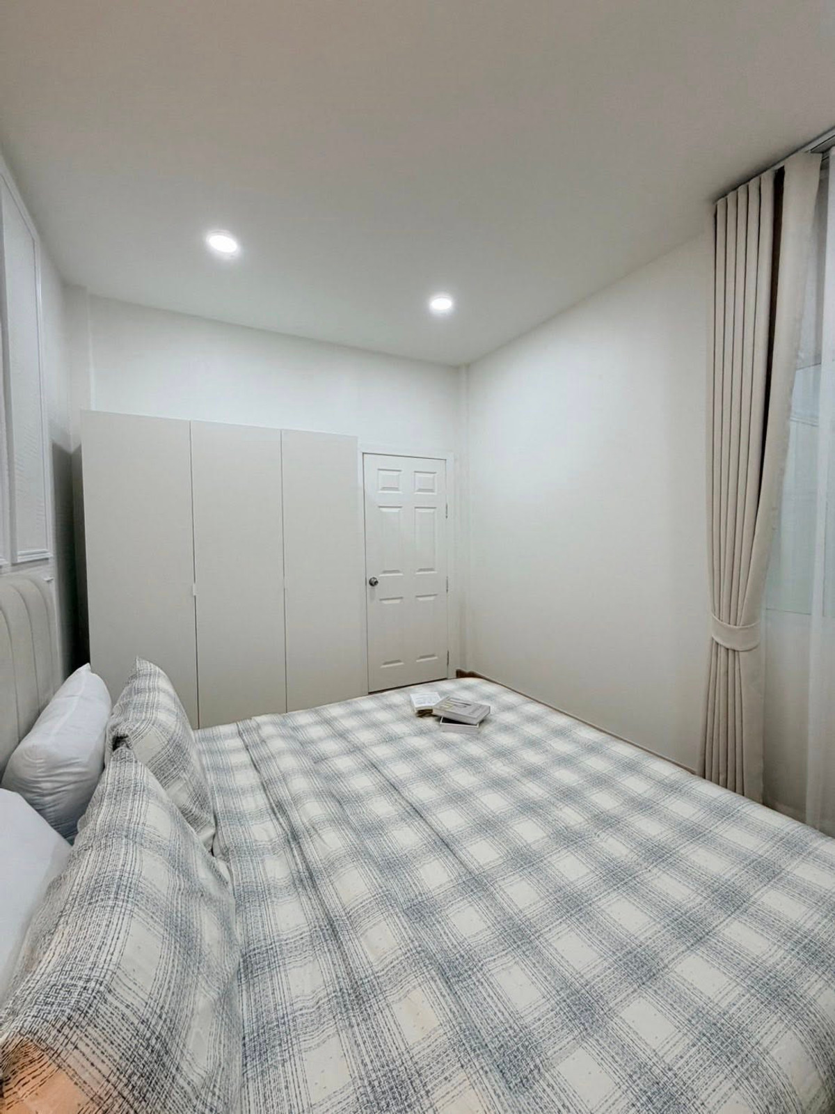 For SaleTownhomePattaya, Bangsaen, Chonburi : Chokchai Village 4 / 2 Bedrooms (FOR SALE) BEWN143