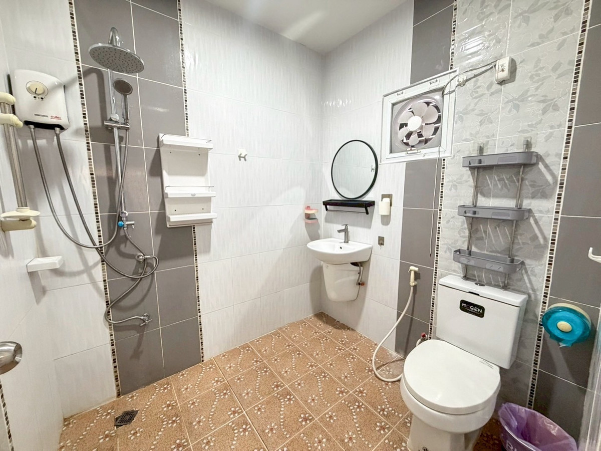 For SaleHouseHuahin, Prachuap Khiri Khan, Pran Buri : House for sale in Bo Fai, Hua Hin, with tenants, having immediate income.