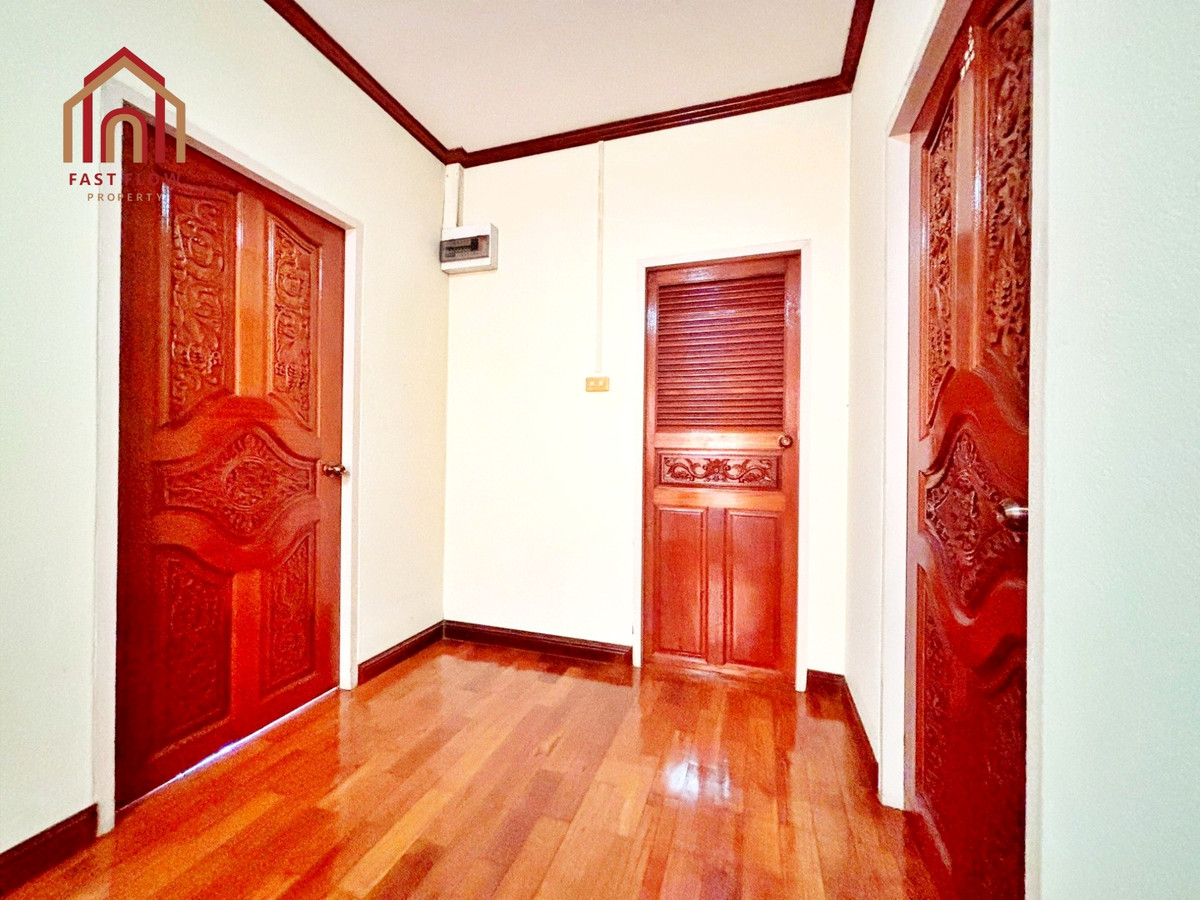 For RentPathum Thani,Rangsit, Thammasat : Twin house for rent, Burirom, 36 sq m, Rangsit, Khlong 4, kitchen addition, Phra Ong Chao Sai Road. Single house mood Sawai Pracharat Road MAY