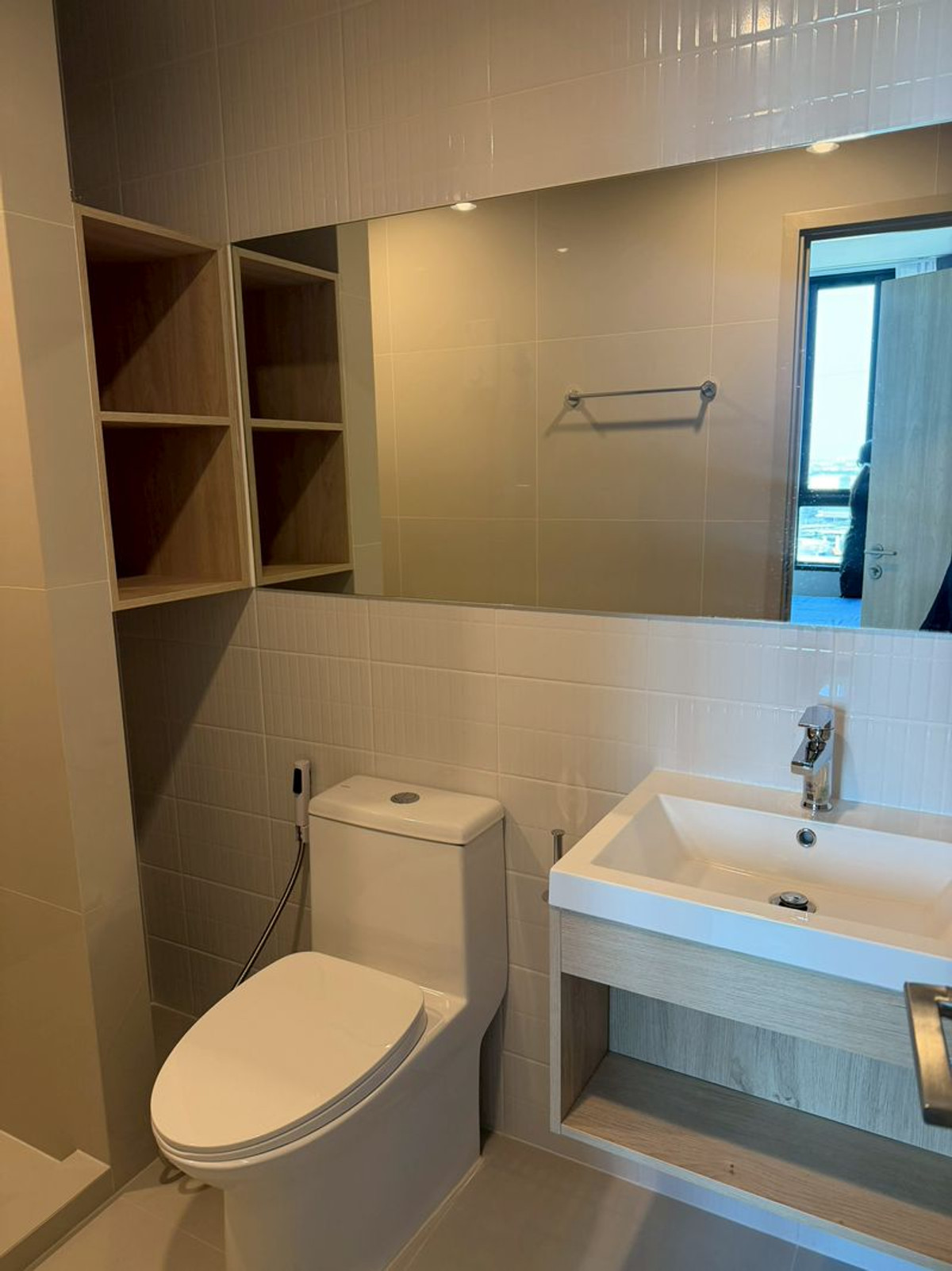 For RentCondoBangna, Bearing, Lasalle : Room for rent, 1 bedroom, 28 sq m, ready to move in, good location in Bangna area, walk 20 steps to Mega Bangna mall, NUE Mega Plus Bangna, New Mega Plus Bangna, new room, fully furnished.