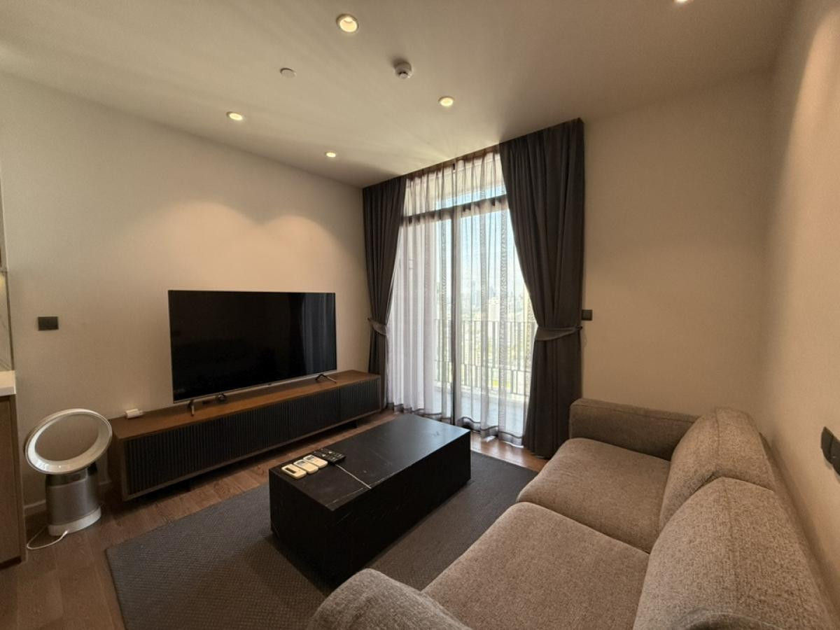 For RentCondoSukhumvit, Asoke, Thonglor : SK101/Muniq Sukhumvit 23, premium condominium in the heart of the city.