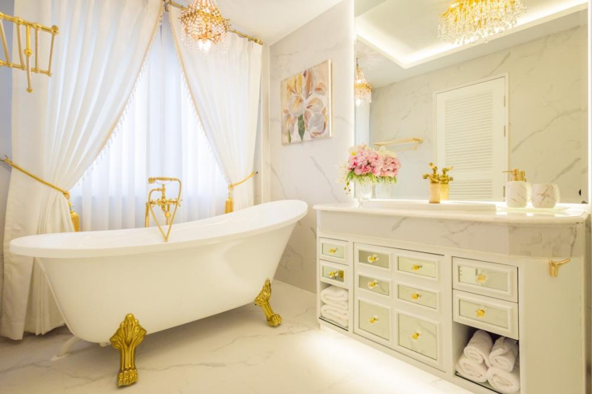 ให้เช่าทาวน์โฮมเลียบทางด่วนรามอินทรา : ทาวน์โฮมสุดหรู 4 ชั้น ตกแต่งสวยงาม ให้เช่า ย่านรามอินทรา-ประดิษฐ์มนูธรรม ใกล้แม็คโคร ฟู้ดเซอร์วิส ประดิษฐ์มนูธรรม เพียง 400 เมตร