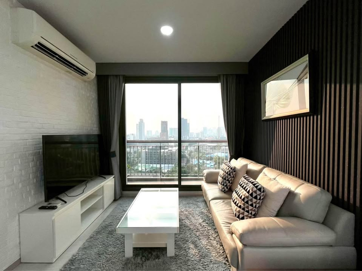 For RentCondoSukhumvit, Asoke, Thonglor : Condo for rent Rhythm Sukhumvit 42 (corner room near BTS Ekkamai) (Rt-01)