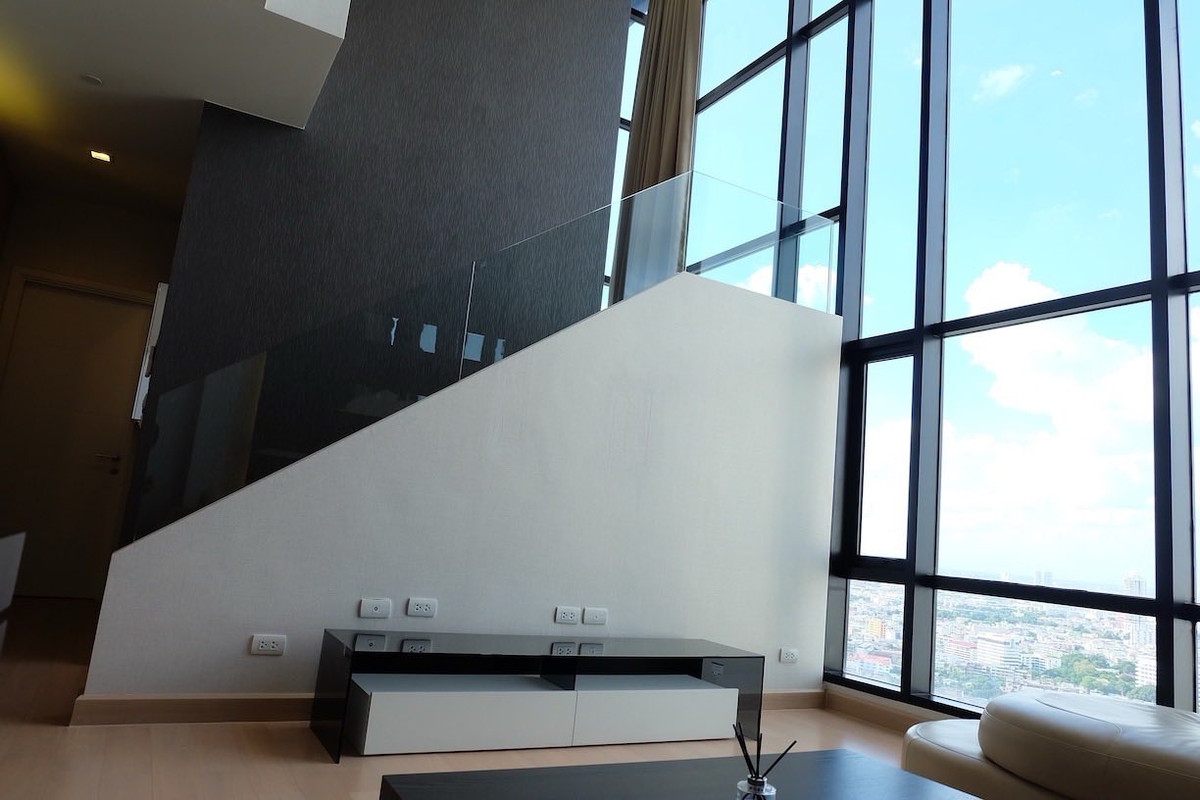 For RentCondoWongwianyai, Charoennakor : For rent: Urbano Absolute Sathon-Taksin, High-End Duplex Penthouse room, high floor, panoramic view, Sathorn.