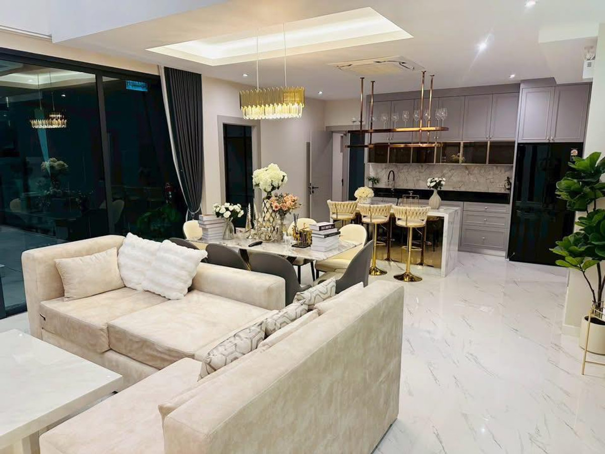 For RentPattaya, Bangsaen, Chonburi : Luxurious pool villa house for rent Near Jomtien Beach, Pattaya