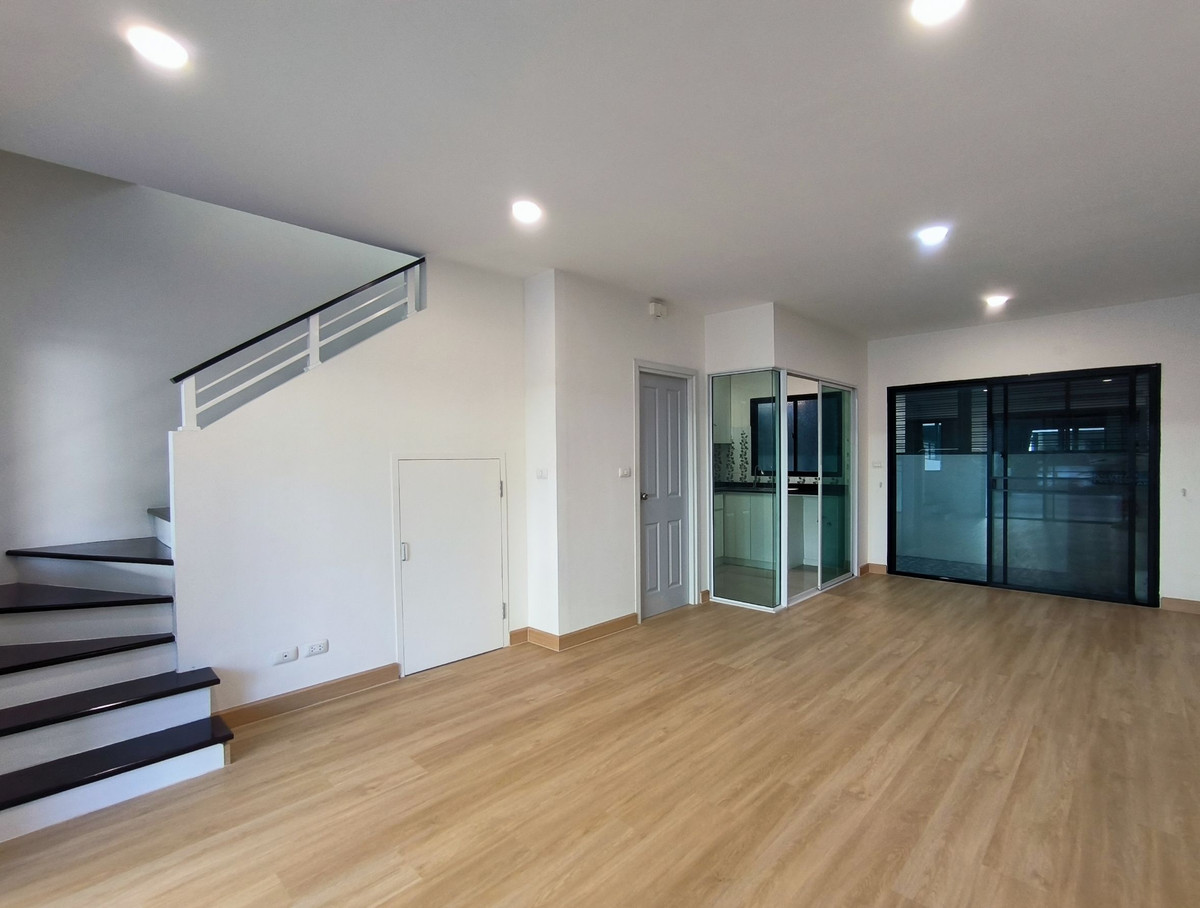 For SaleTownhomePattanakan, Srinakarin : 3-Storey Townhome for Sale – Patio Srinakarin-Rama9 Newly renovated and ready to move in, only 4.25 Million