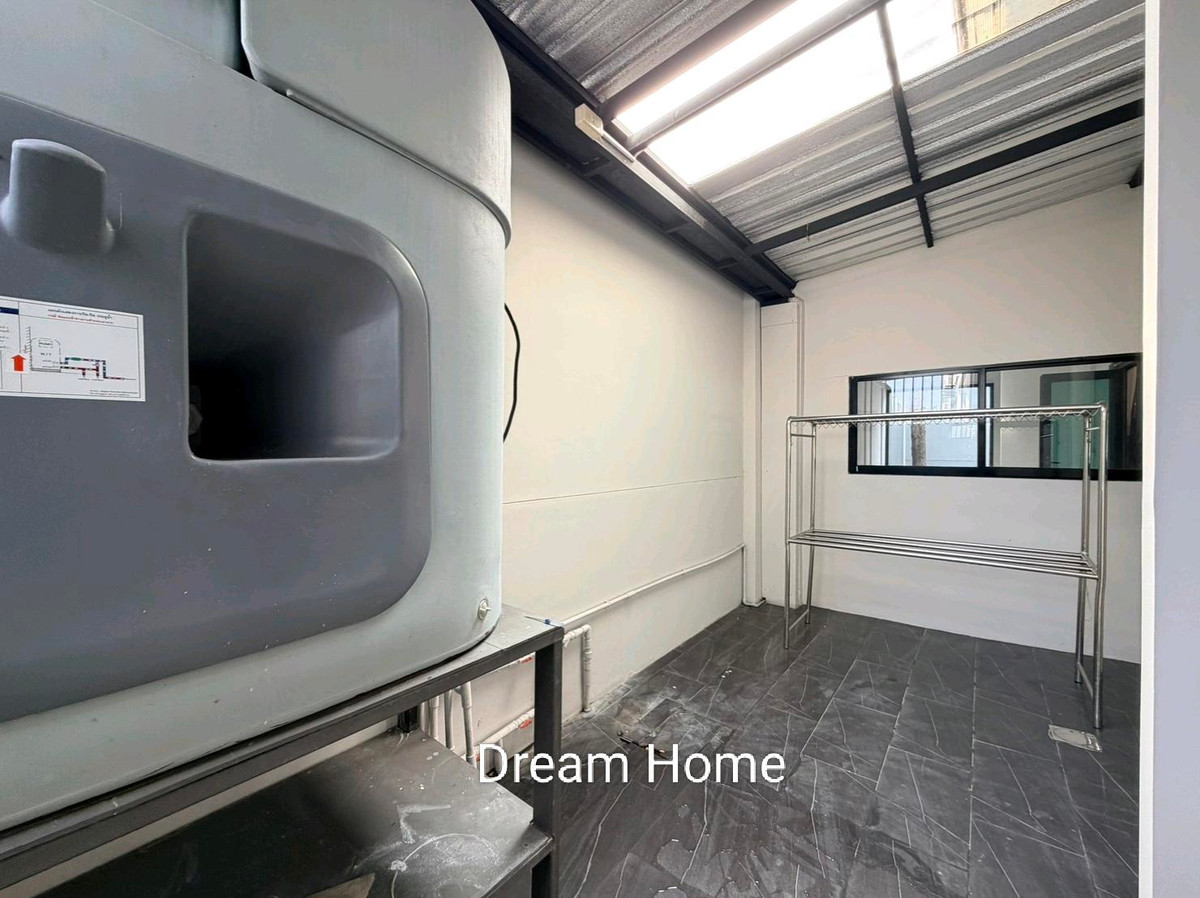 ทาวน์โฮมบางนา แบริ่ง ลาซาล : ขายด่วน / ให้เช่า วีเว่ บางนา กม.7
Tel: 083-966-3665 