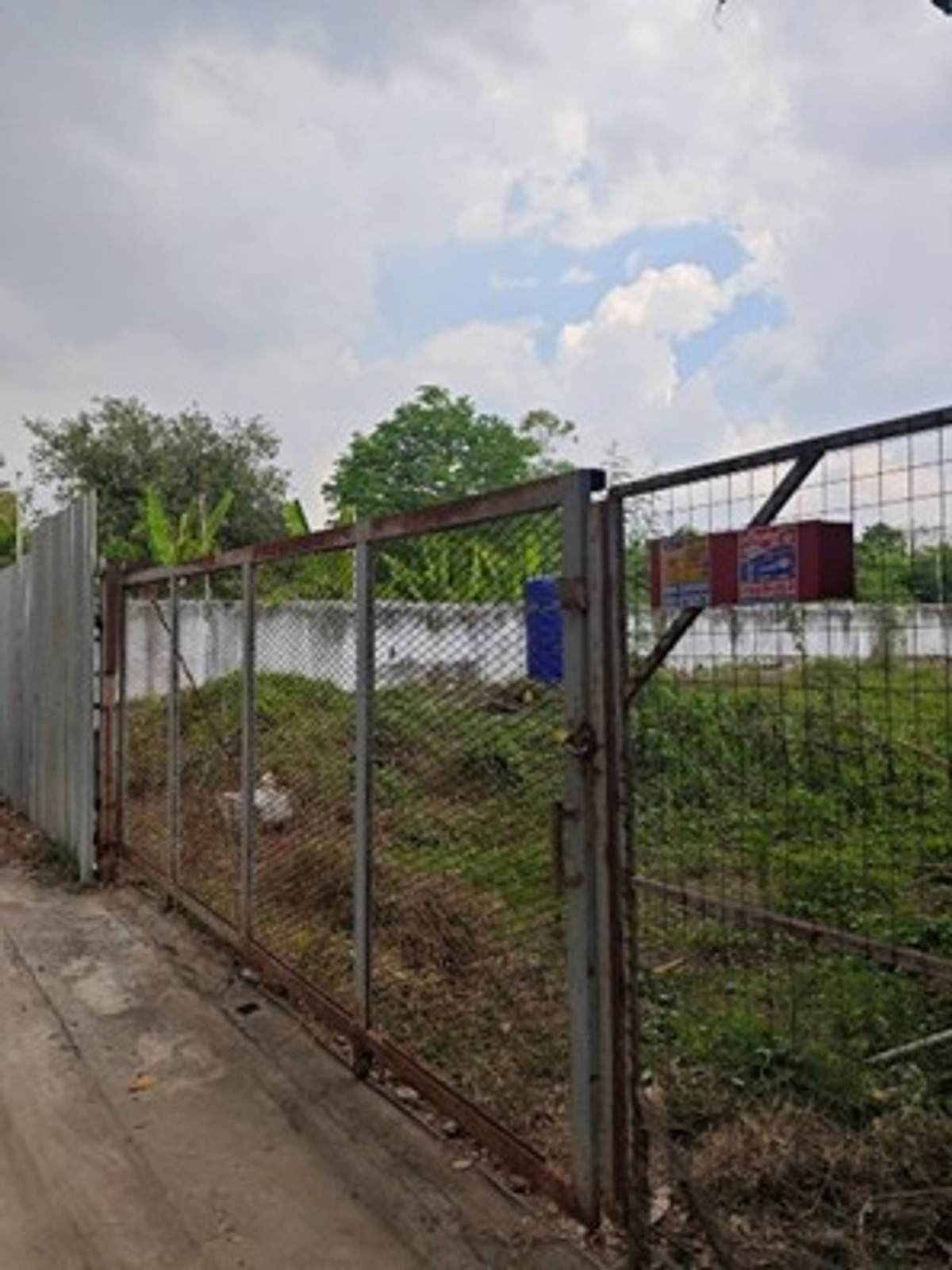 ให้เช่าที่ดินนนทบุรี บางใหญ่ บางบัวทอง : ให้เช่าที่ดิน พร้อมที่พักคนงาน เนื้อที่ 150 ตรว ซอยไทรม้า  รัตนาธิเบศร์ ราชพฤกษ์