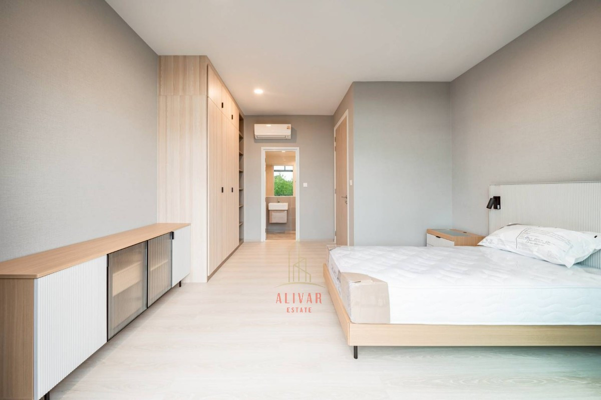 For RentTownhomePattanakan, Srinakarin : RH034026 For rent, new townhome, 3 floors, corner plot at Nirvana DEFINE Krungthep Kreetha, near MRT Sri Kritha Station.
