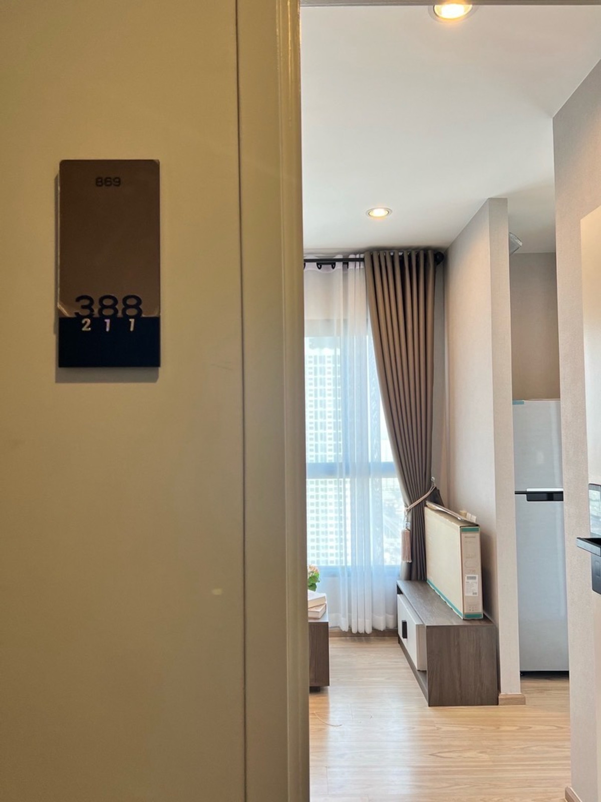 For RentCondoRamkhamhaeng, Hua Mak : For rent: The Tree Hua Mak, next to Lam Sali intersection, 300 meters.