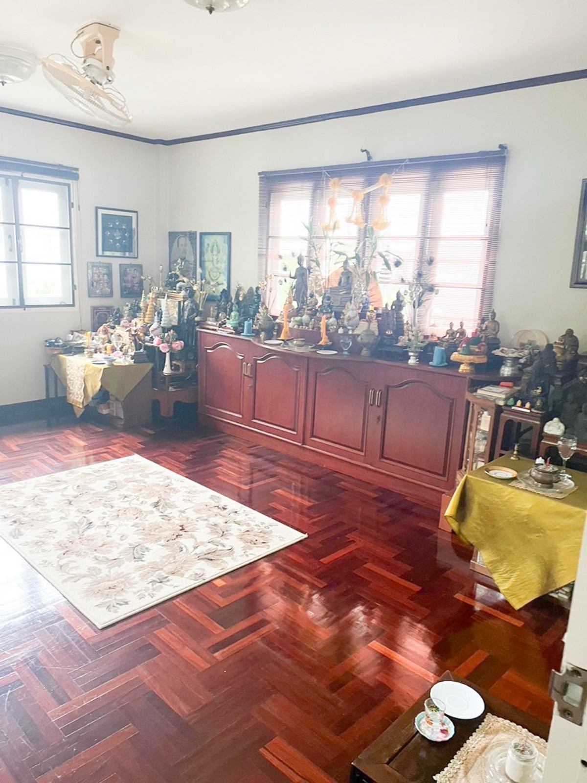 For SaleHouseSukhumvit, Asoke, Thonglor : 2-story detached house, prime location, Sukhumvit 103, large house, wide area, complete functions, with lawn and usable area around the house. Suitable for large families, convenient travel, close to the BTS and many large department stores.