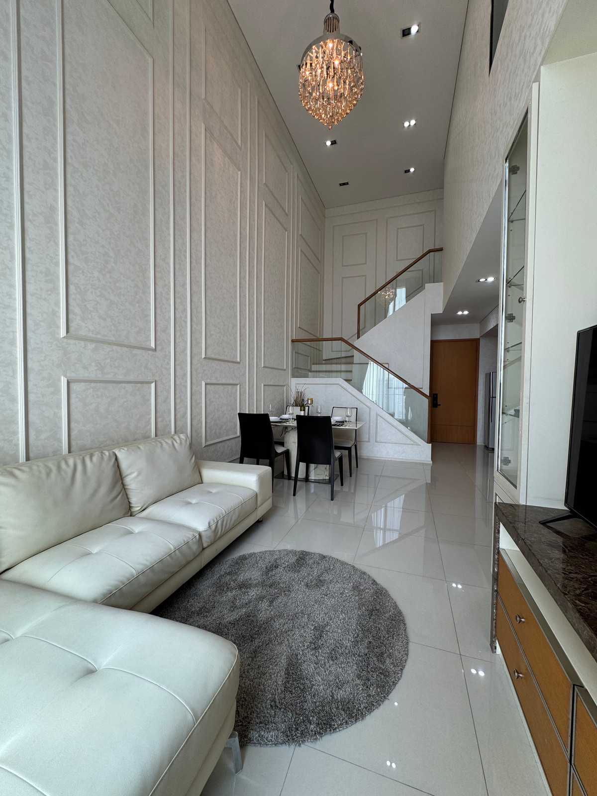 ให้เช่าคอนโดพระราม 9 เพชรบุรีตัดใหม่ RCA : ให้เช่า Villa Asoke Duplex ชั้นสูง พื้นที่กว้าง 90 ตร.ม. ห้องสวยหรูสภาพนางฟ้า