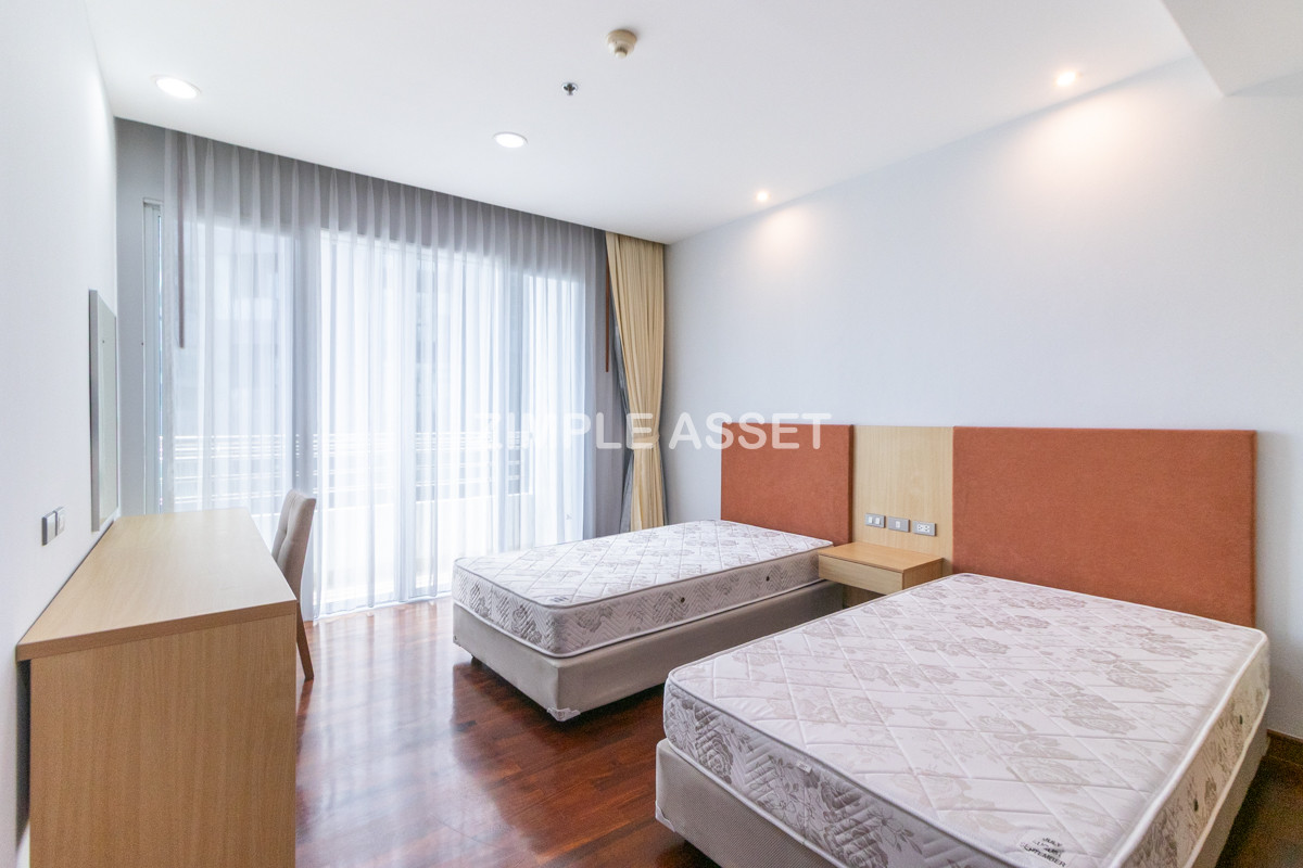 For RentSukhumvit, Asoke, Thonglor : Line ID: @zimple_asset Luxury aprtment in center of sukhumvit. Offering premium facilities for an elevated living experience. Surrounded by leading shopping malls in a prime location.