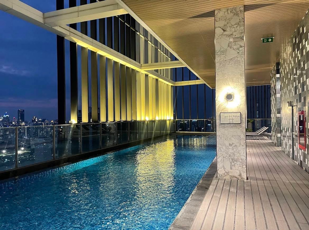 ให้เช่าคอนโดสุขุมวิท อโศก ทองหล่อ : 600m to BTS Phrom phong| River view| 29 sqm| Rare unite 